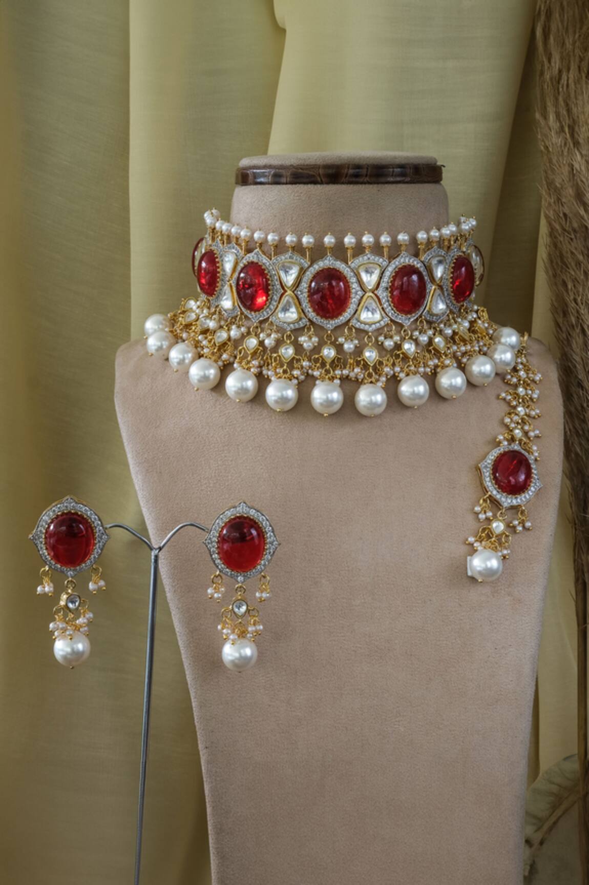 Studio6 Jewels Mughal Carved Choker Set