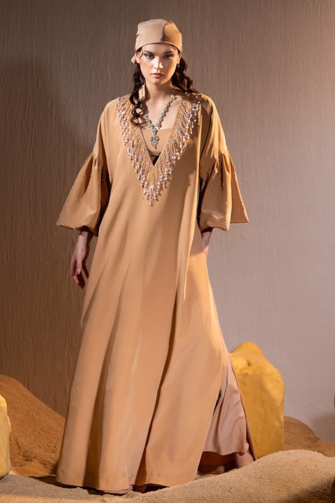 TYOHAR Zuelia Dangling Pearl Vine Embellished Kurta With Bustier