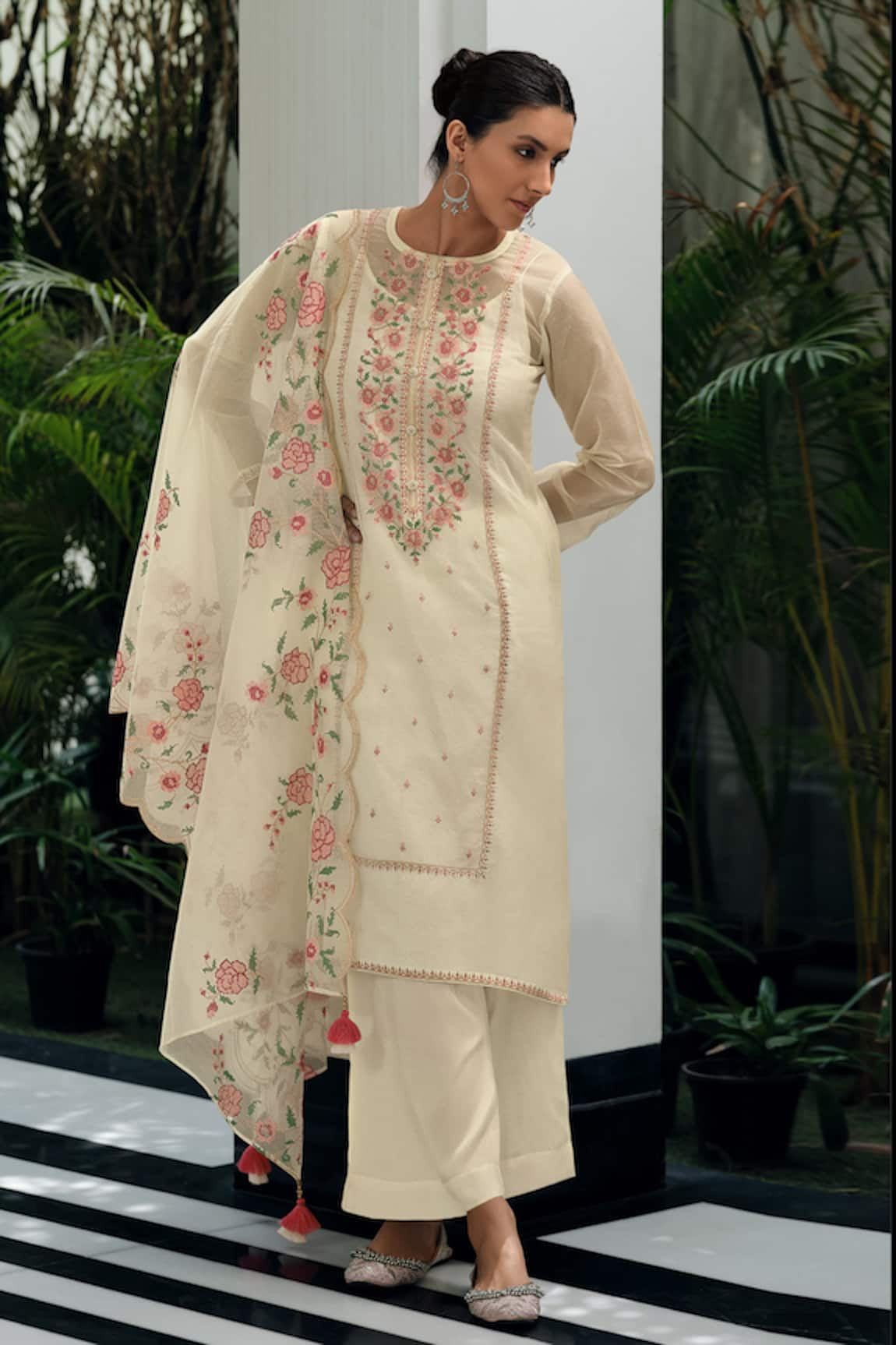 Label Varsha Round Neck Embroidered Kurta Set