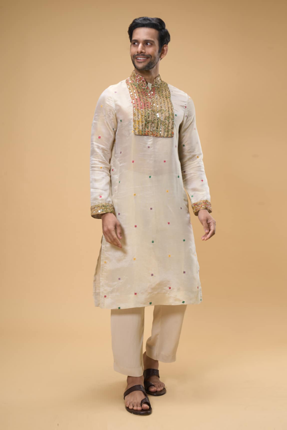 Taavare Floral Threadwork Kurta With Pant