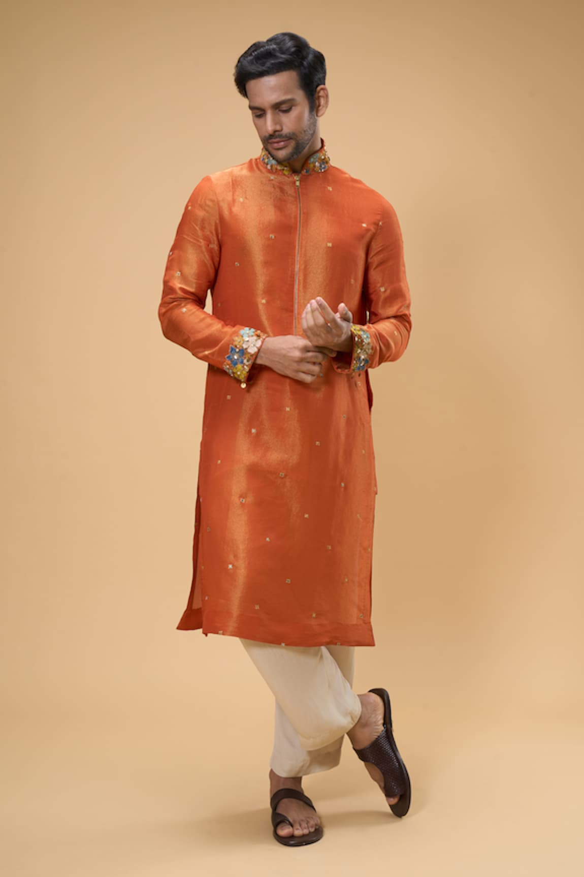 Taavare Threadwork Floral Kurta With Pant