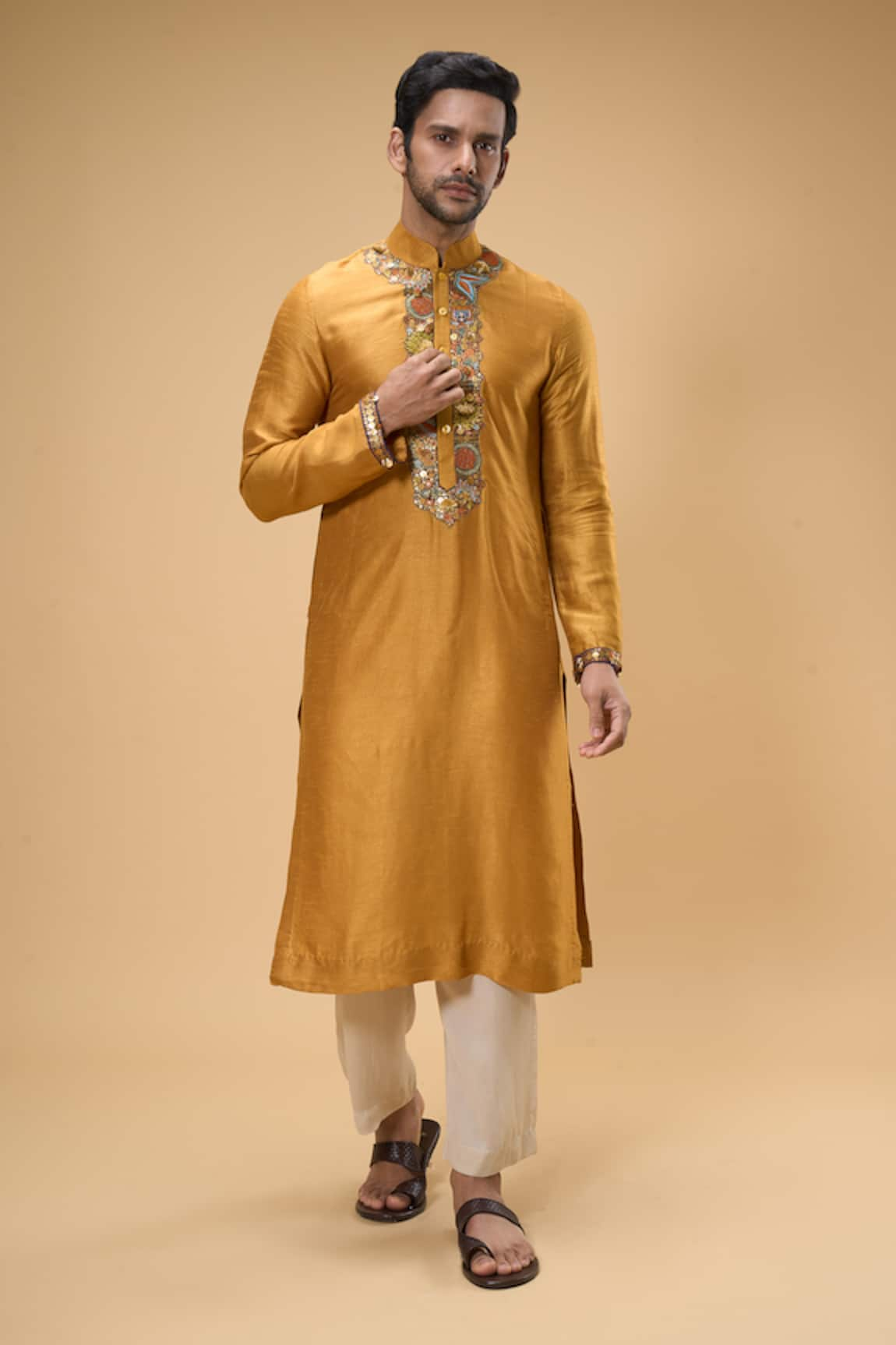 Taavare Floral Threadwork Placket Kurta With Pant