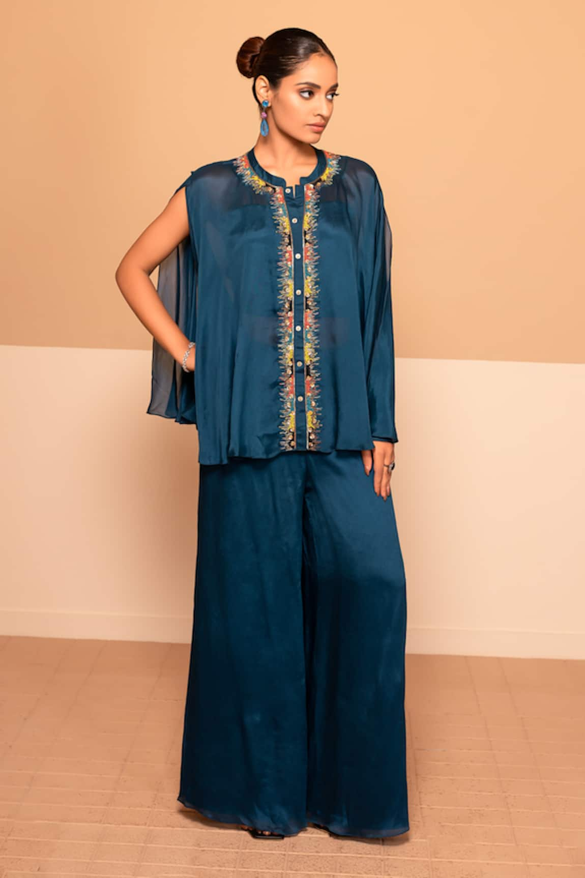 Kelaayah Embellished Placket Tunic With Pant