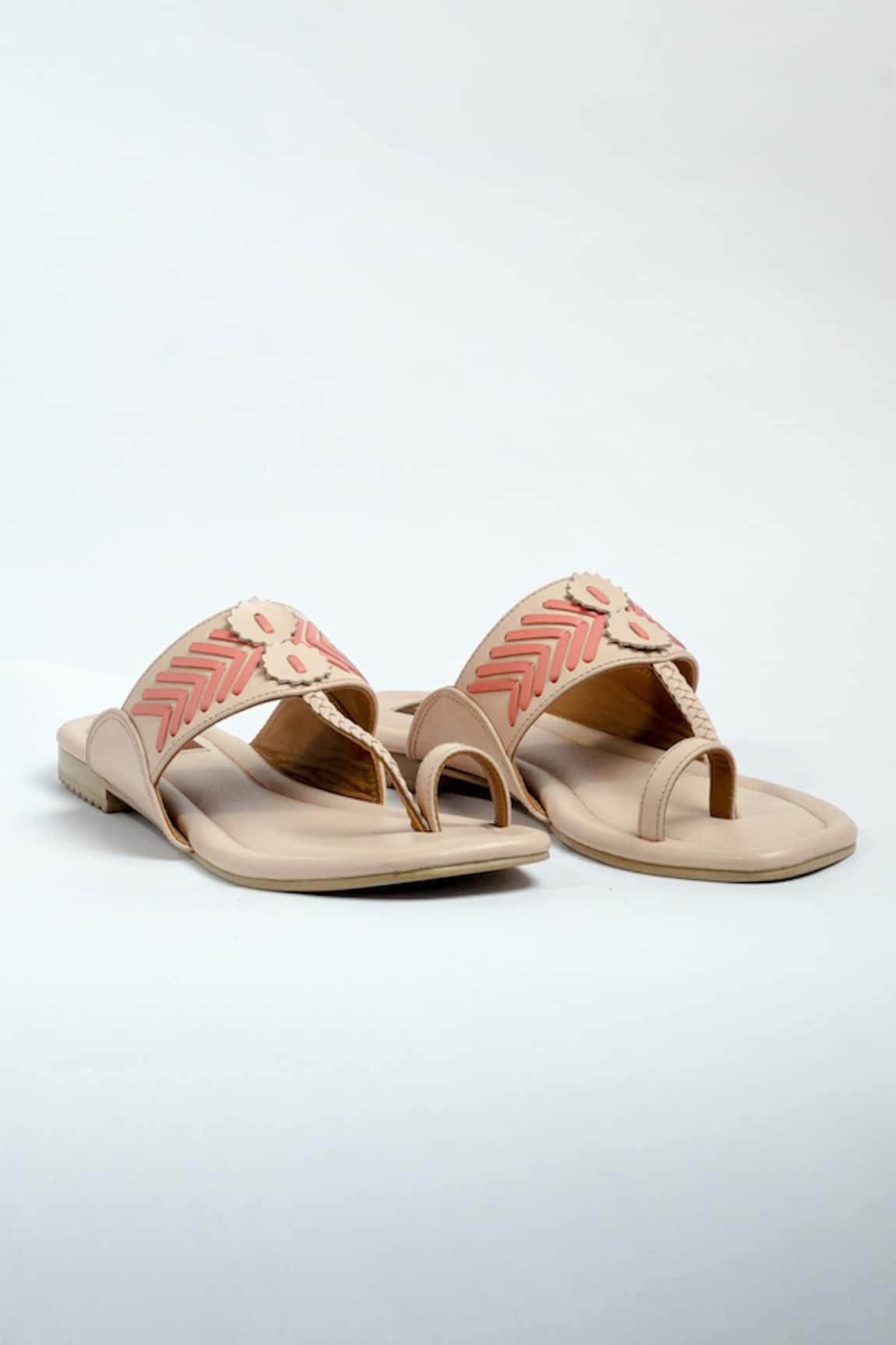 ANIKET GUPTA Janvi Contrast Strap Kolhapuri Sandals