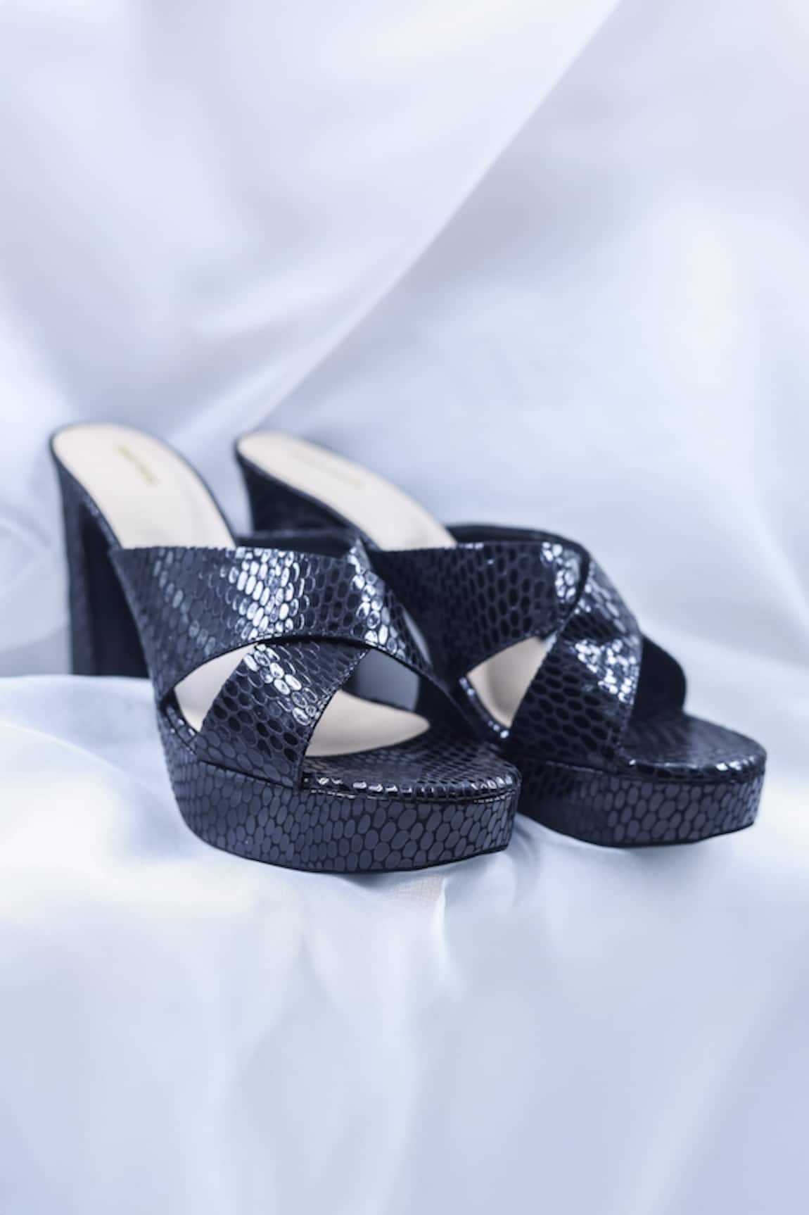 Foot Fuel Jaa La Woven Criss Cross Heels 