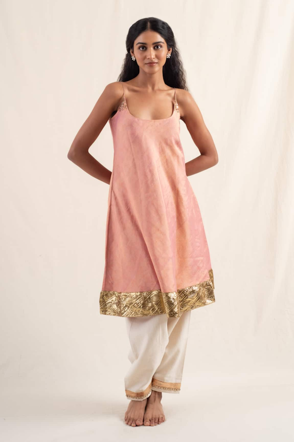 Priyanka Raajiv Kundan Chanderi Embroidered Kurta With Pant