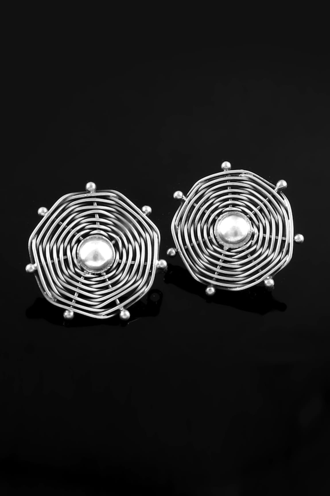 Noor Wheel Pattern Studs