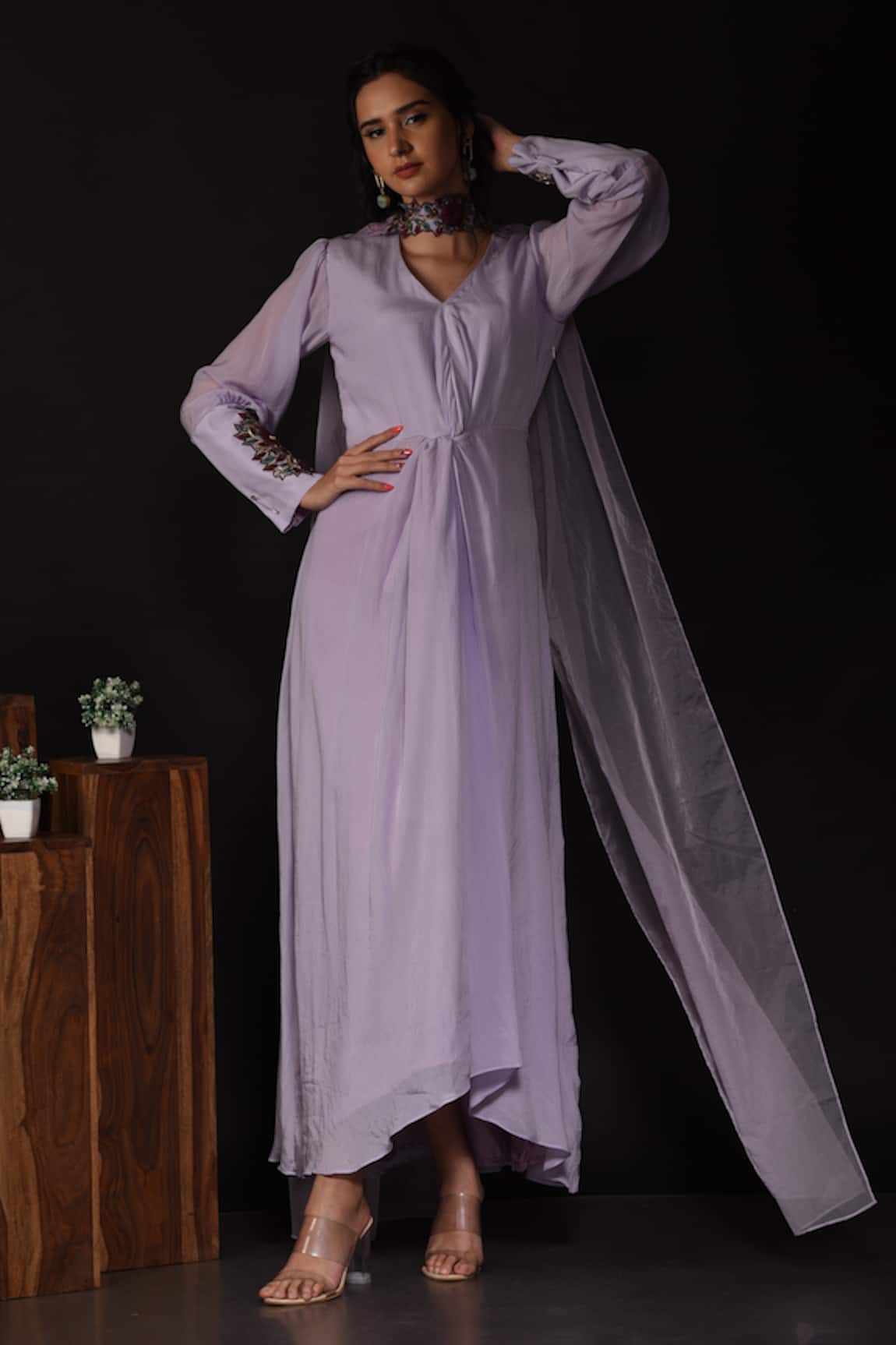 Label Deepshika Agarwal Floral Embroidered Knotted Kurta With Dupatta 