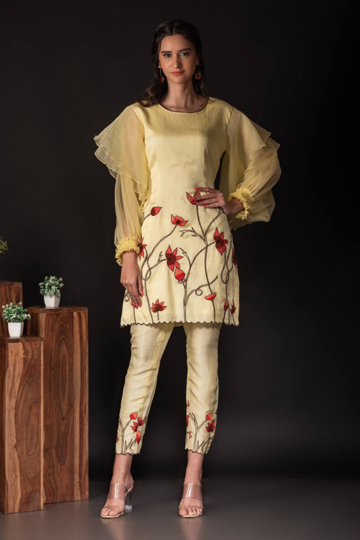 Label Deepshika Agarwal Ombre Floral Embroidered Kurta With Pant 