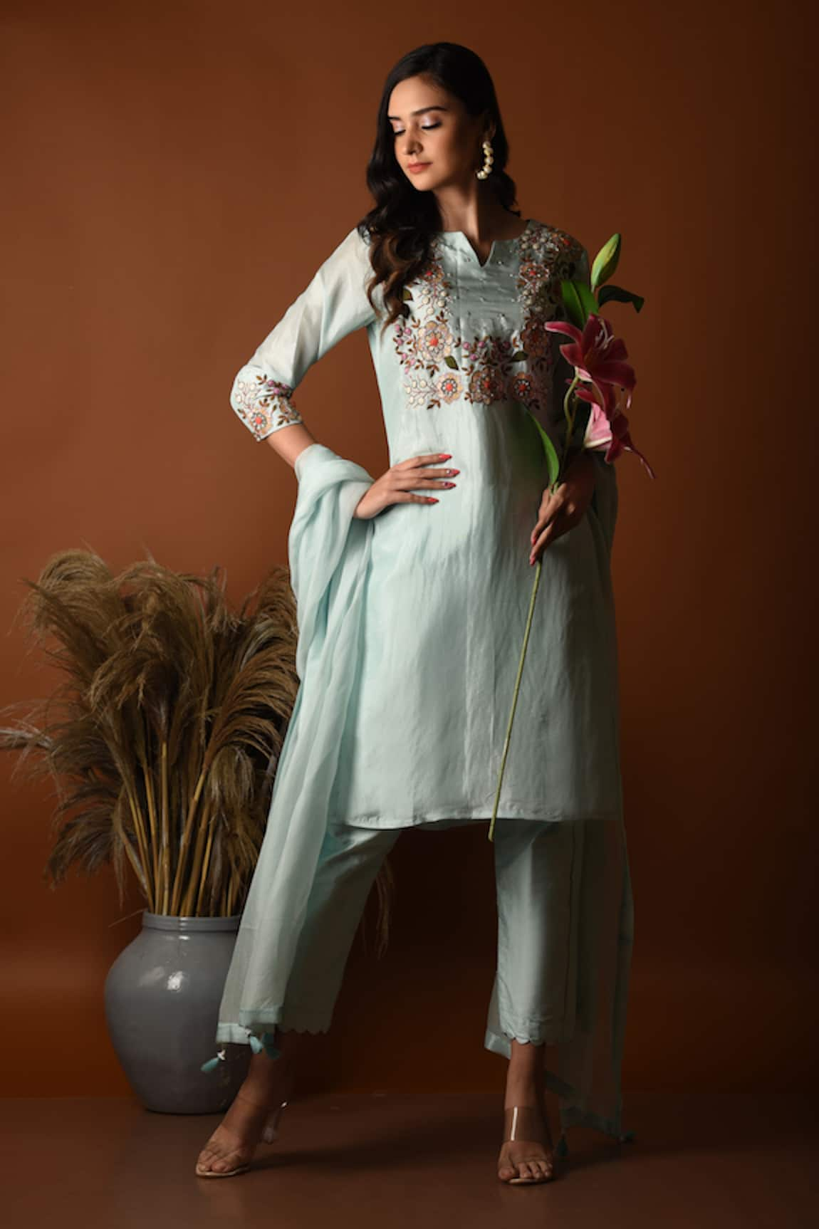 Label Deepshika Agarwal Floral Embroidered Kurta Set