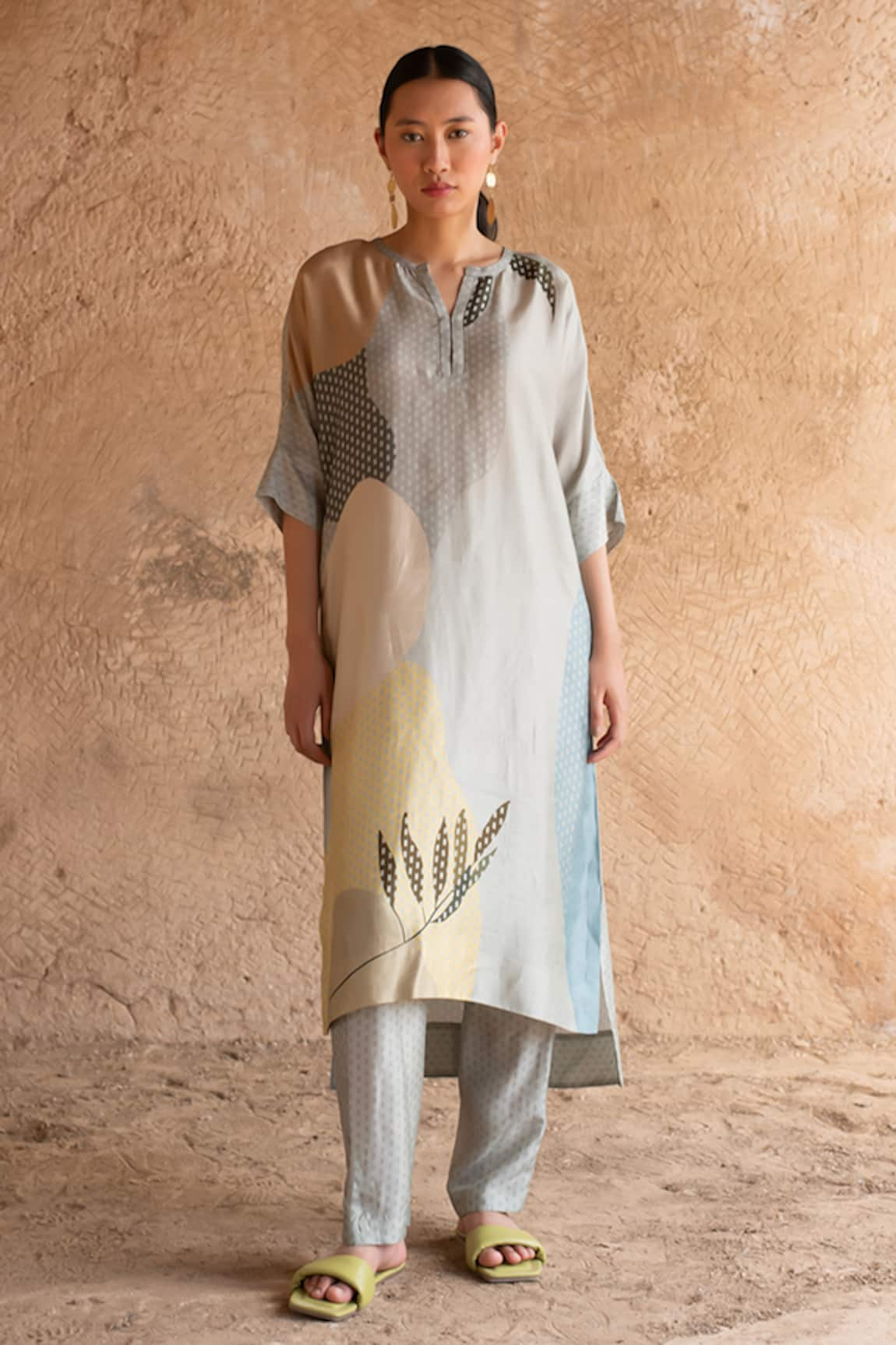 Clos Printed Asymmetric Straight Kurta With Pant