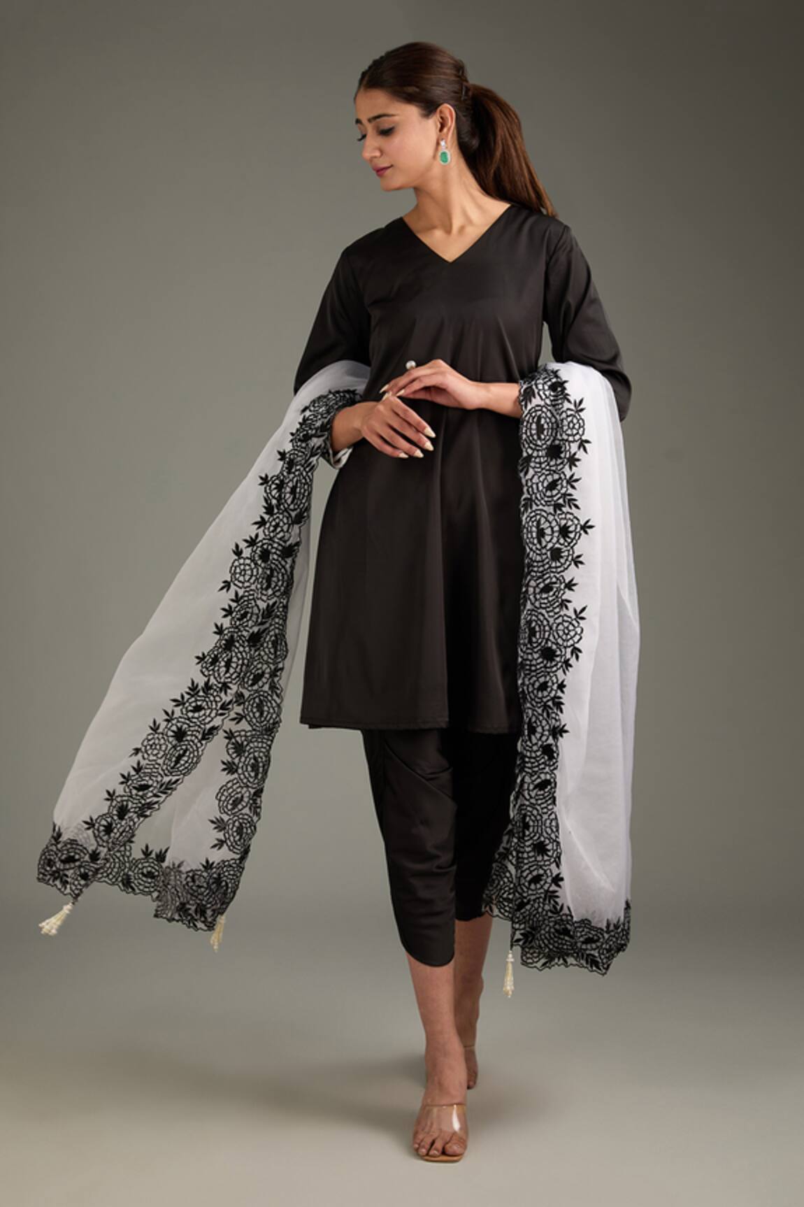 Label Deepshika Agarwal Kurta Set With Embroidered Dupatta 