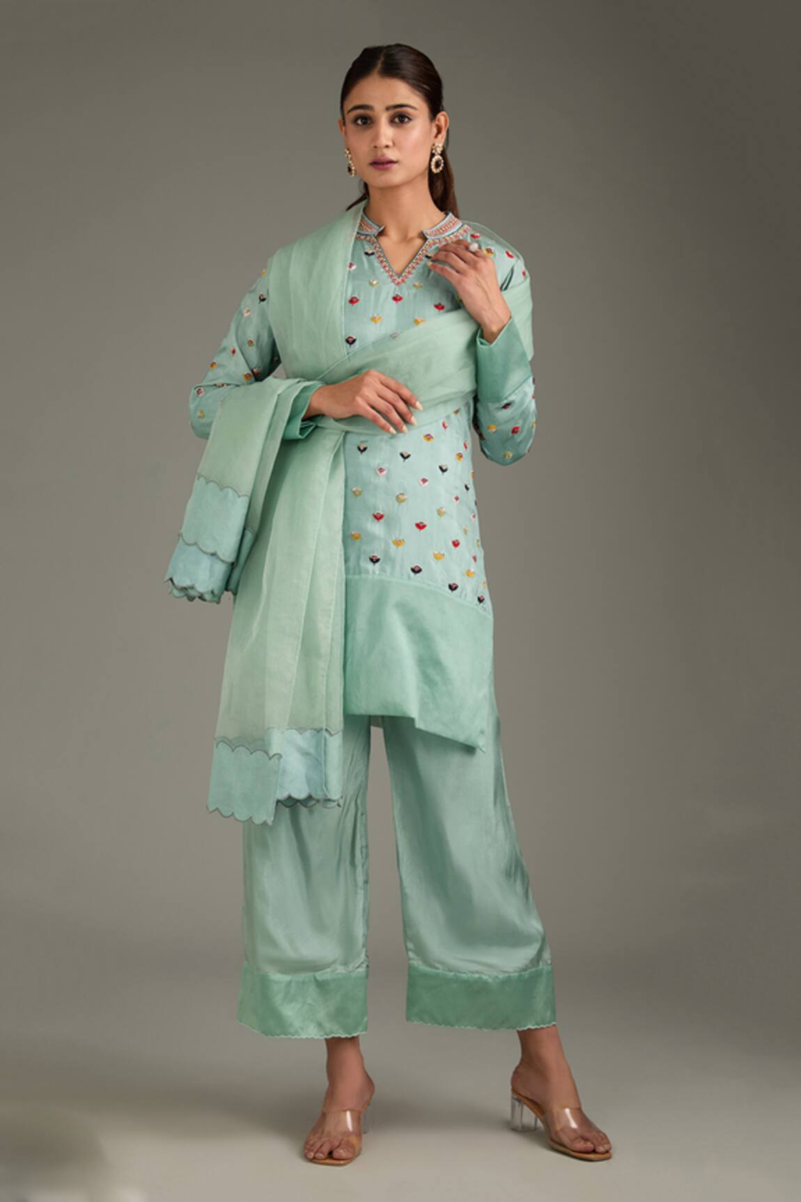 Label Deepshika Agarwal Floral Hand Embroidered Kurta Set 