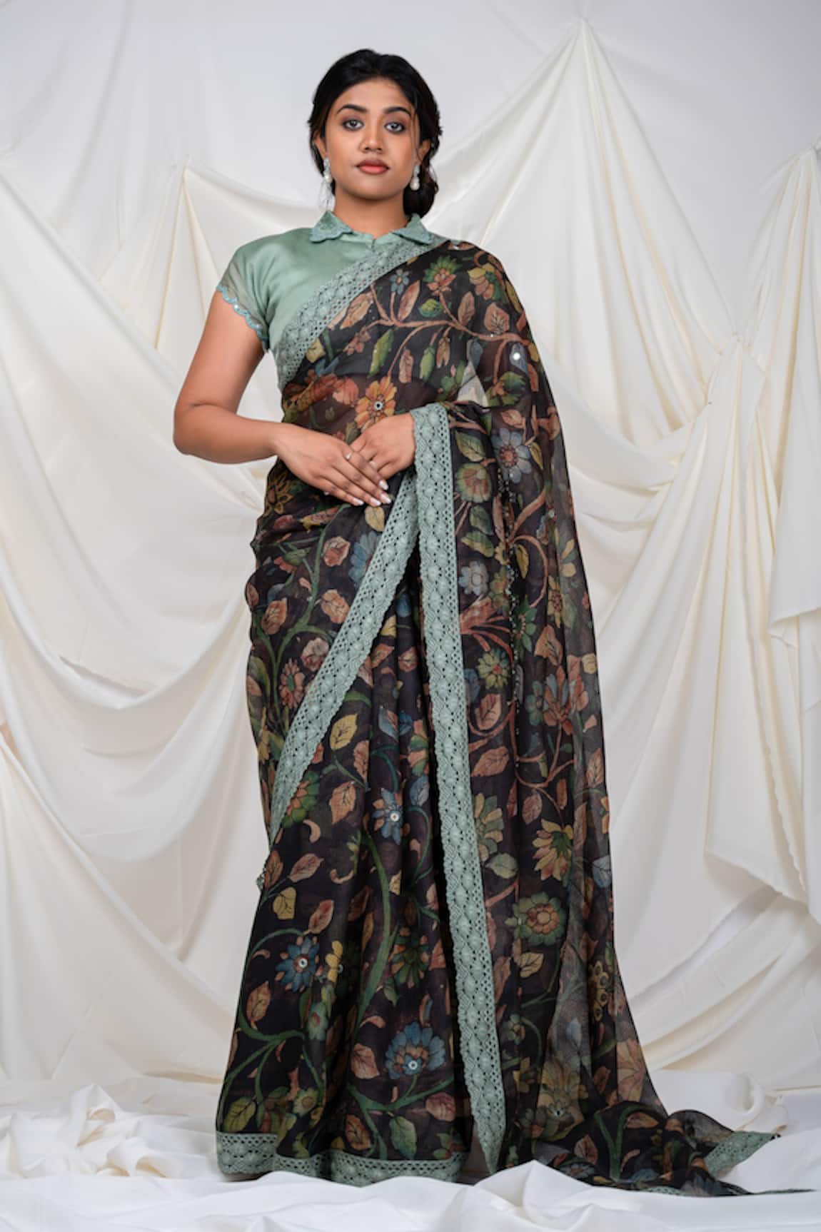 AAMRA BY LAVANYA Floral Blossom Kalamkari Pattern Saree With Unstitched Blouse Piece