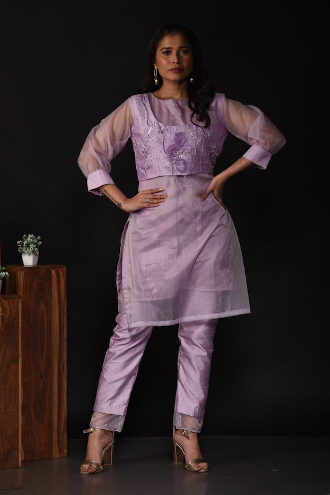 Label Deepshika Agarwal Leaf Embroidered Kurta With Pant