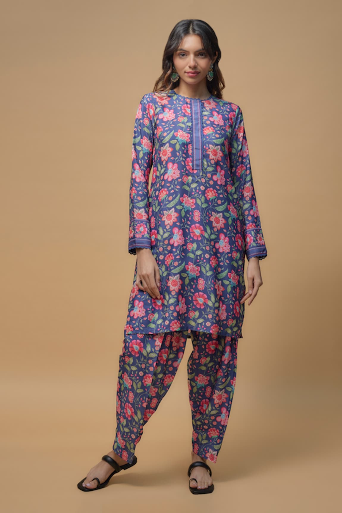 wildflower by krishna Phool Print Kurta With Salwar Pant