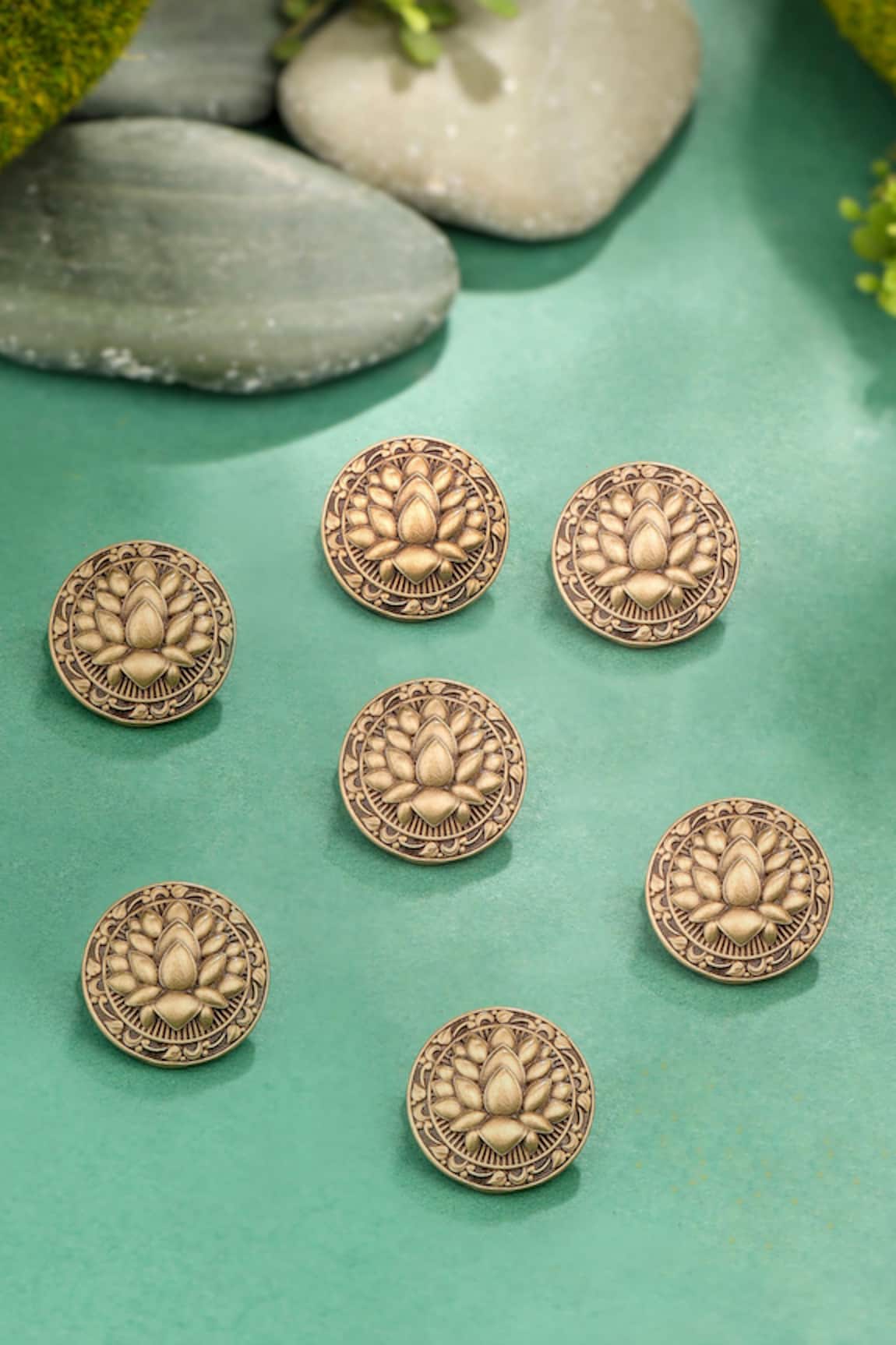 Cosa Nostraa Lotus Bead Carved 7 Pcs Buttons