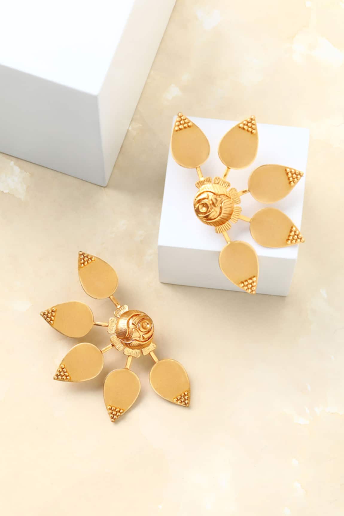 SUHANI PITTIE Etched Rose Stud Earrings 