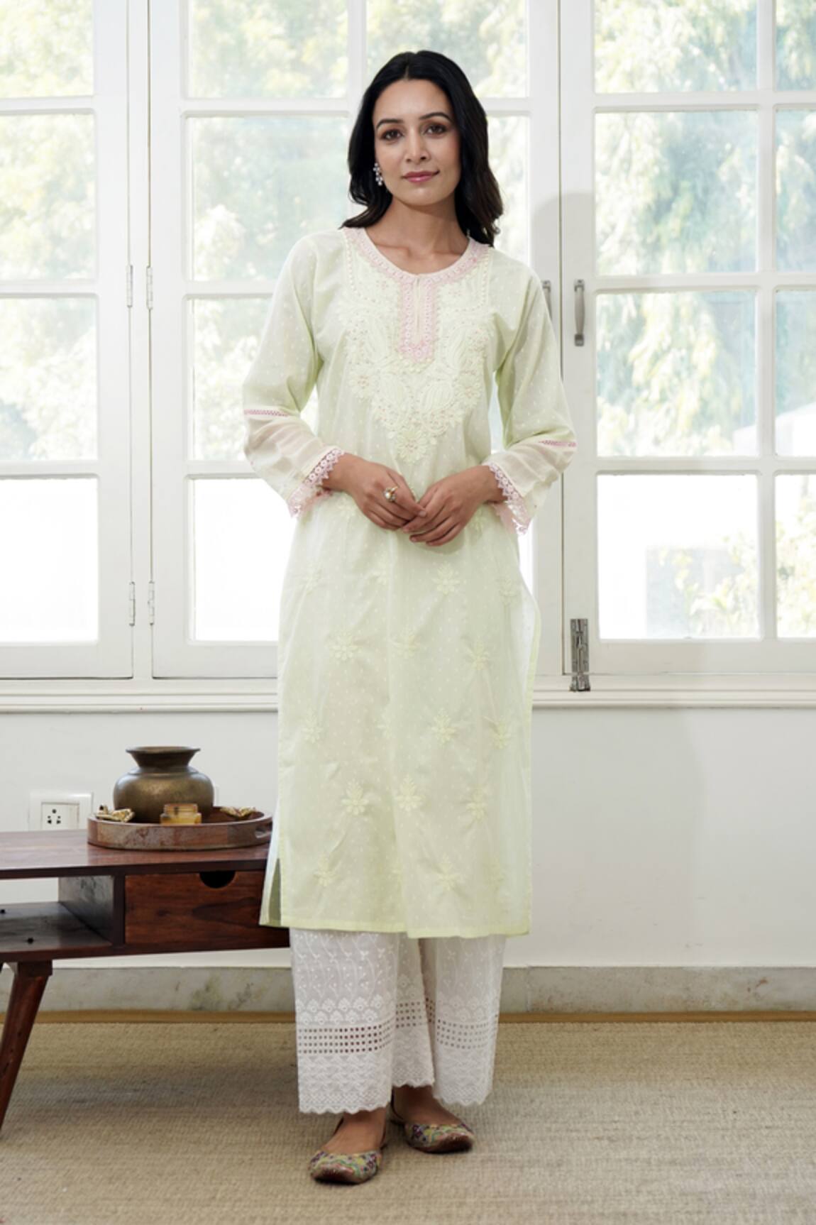 Nero India Chikankari Paisley Embroidered Kurta