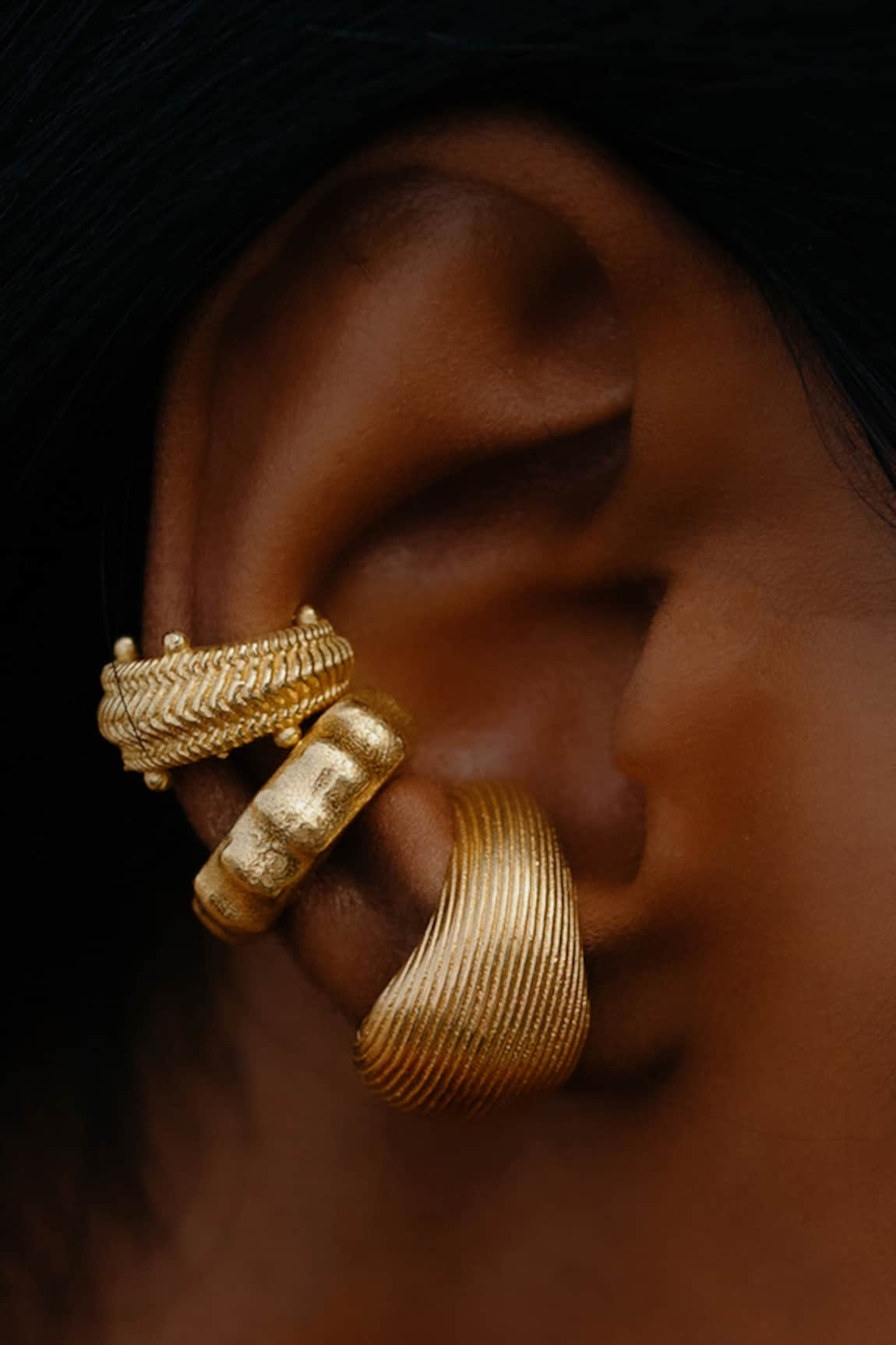 Arvino Dotted Carved Ear Cuff - Single Pc