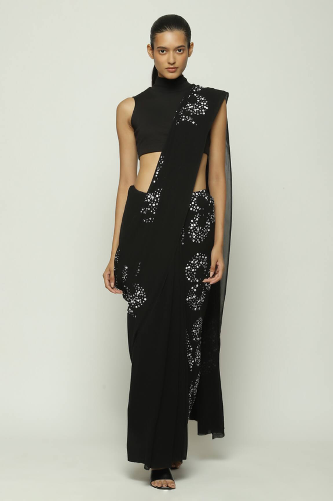 Abraham And Thakore Ottoman Turkish Moon Embroidered Saree 