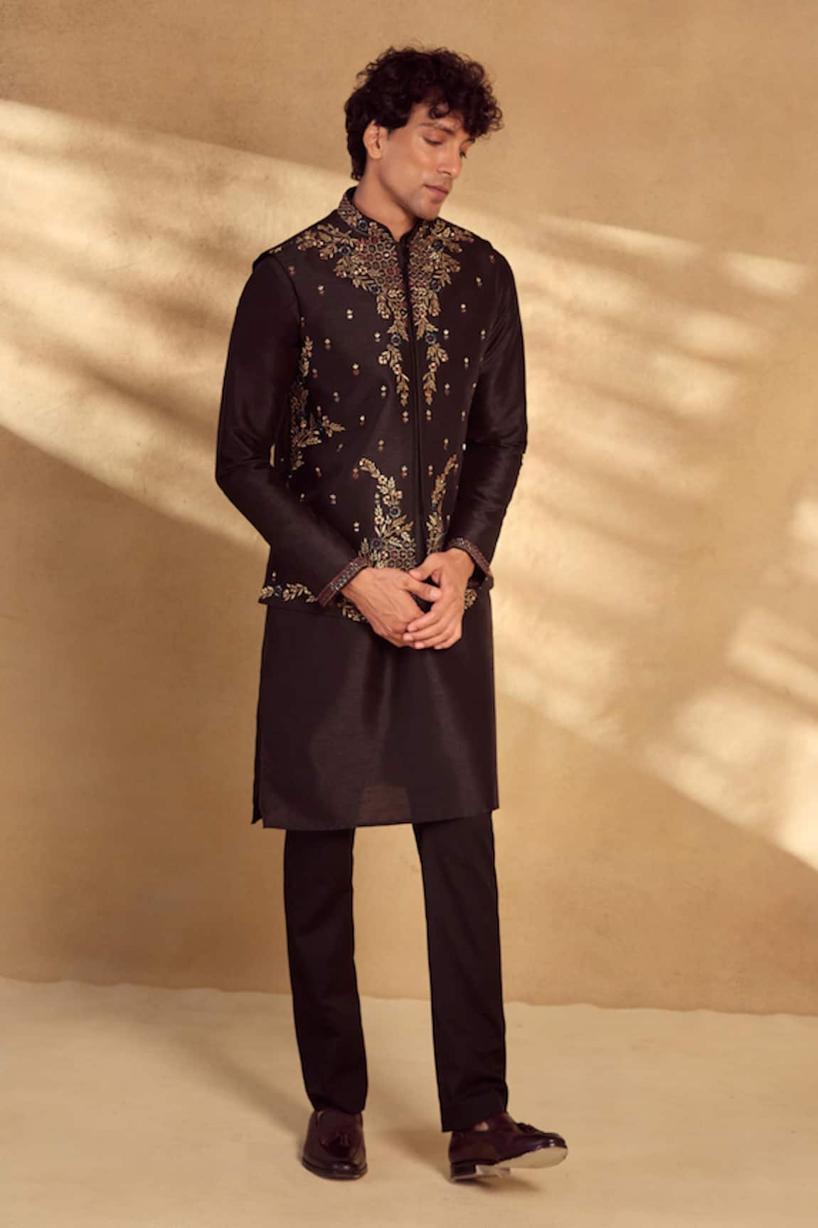 Aariyana Couture Floral Mirrorwork Bundi Kurta Set 