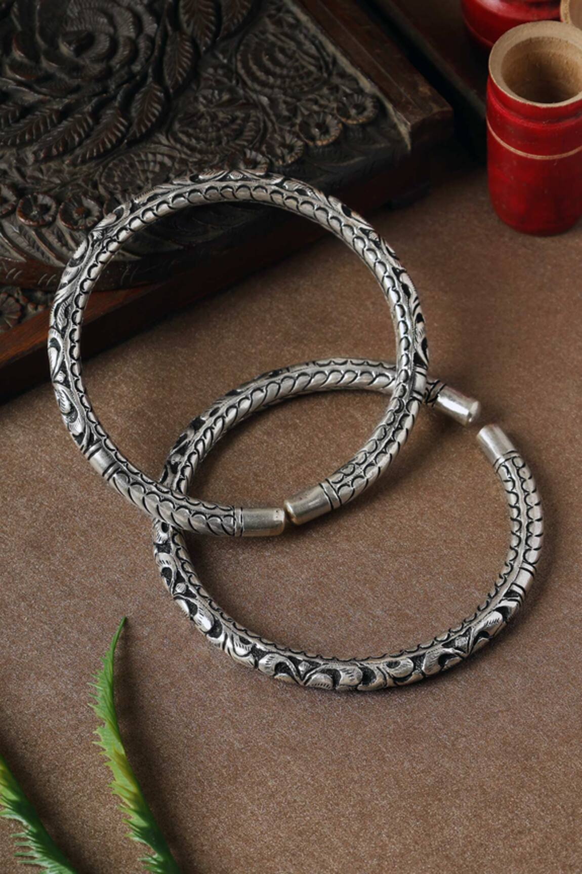 Mero Jewellery Carved Round Leg Kada-Set Of 2 