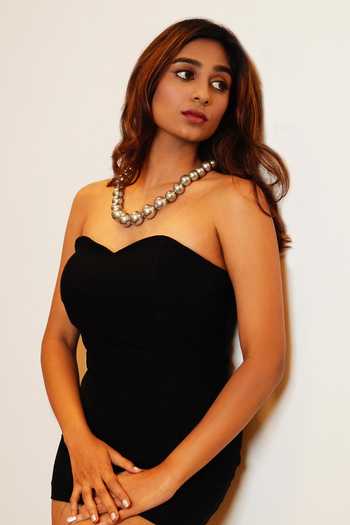 Rejuvenate Jewels Pearl Embellished Choker 