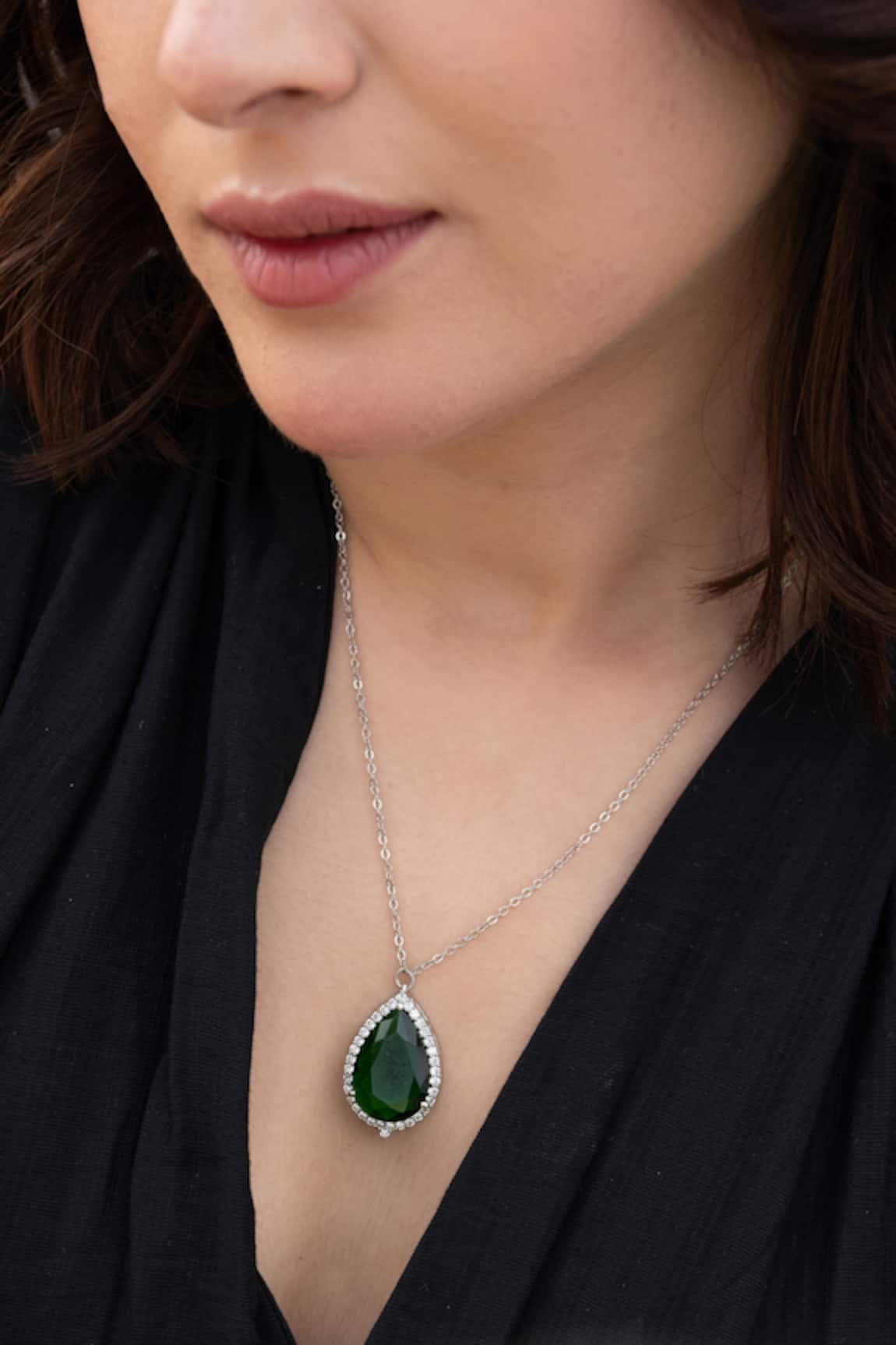 Do Taara Emerald Stone Drop Chain Necklace