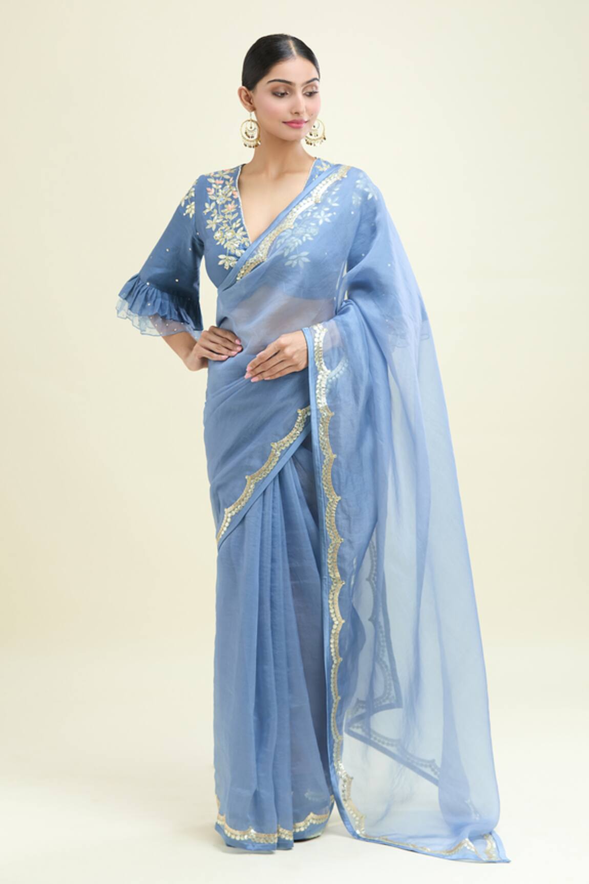 Devnaagri Scalloped Border Saree With Blouse 