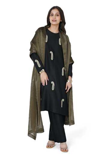 Komal Shah Paisley Embroidered Kurta Pant Set 