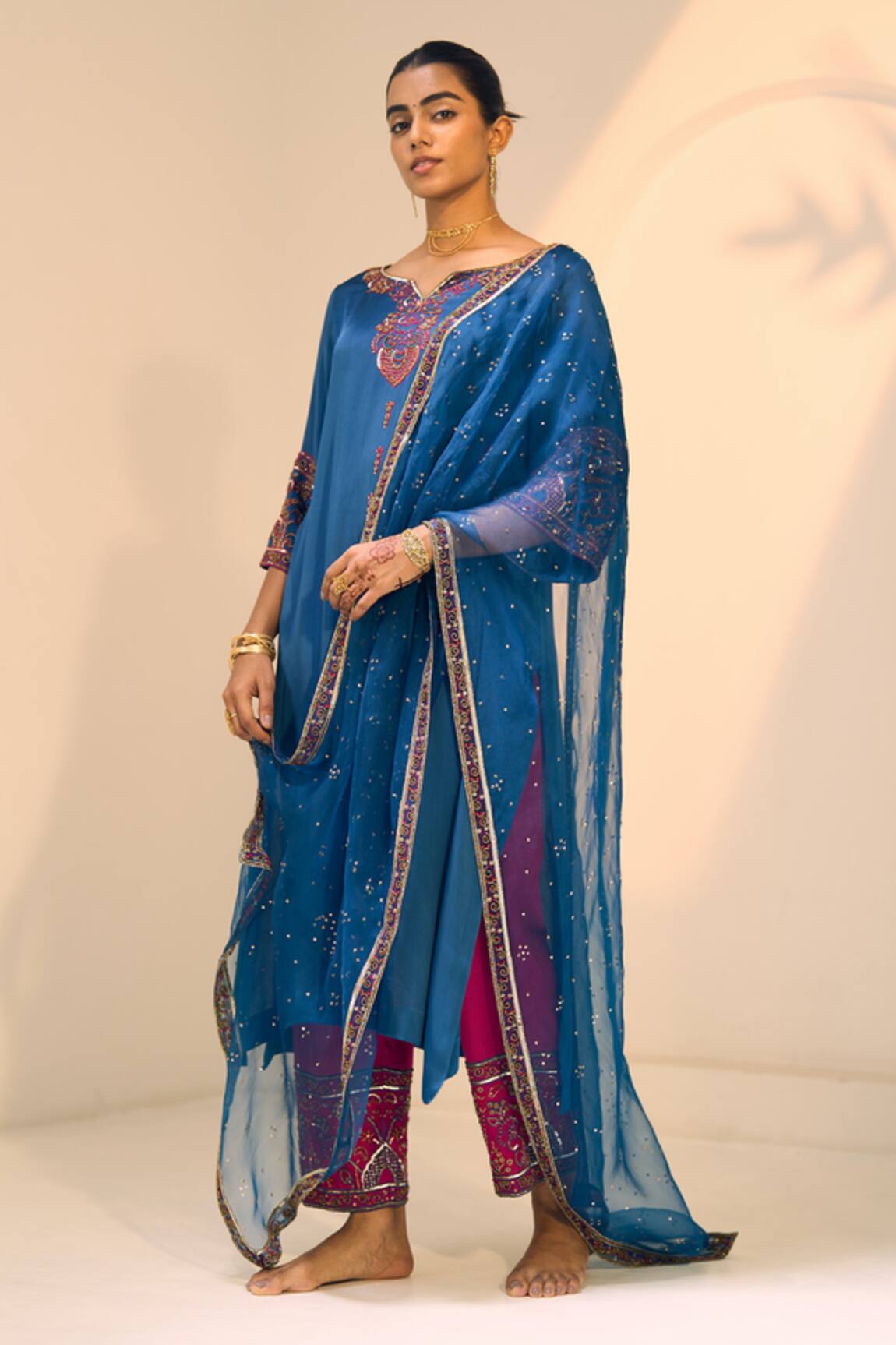 Sarang Kaur Tarra Geometric Floral Embroidered Dupatta 