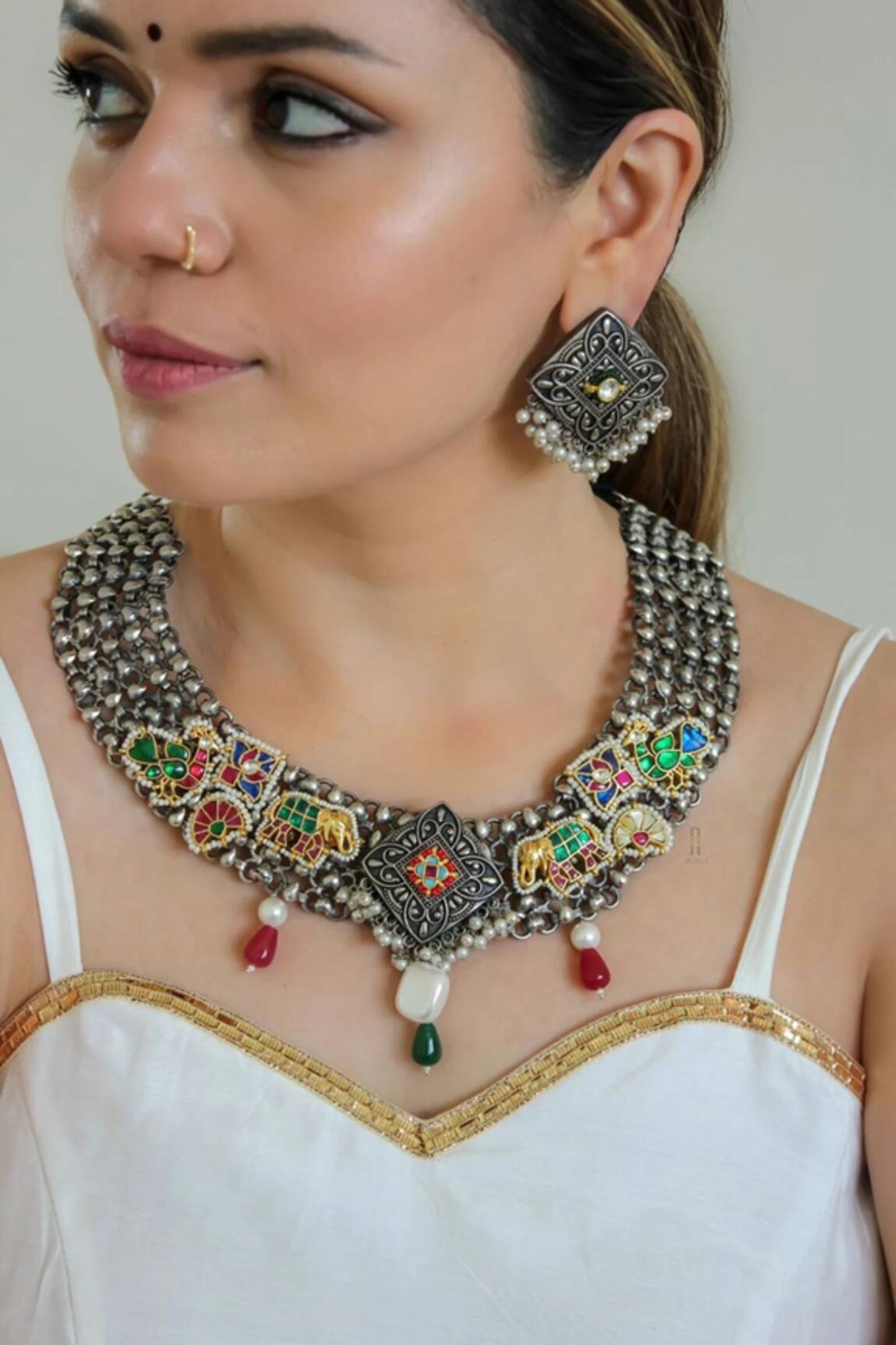 Anana Chashmum Geometric Carved Necklace Set