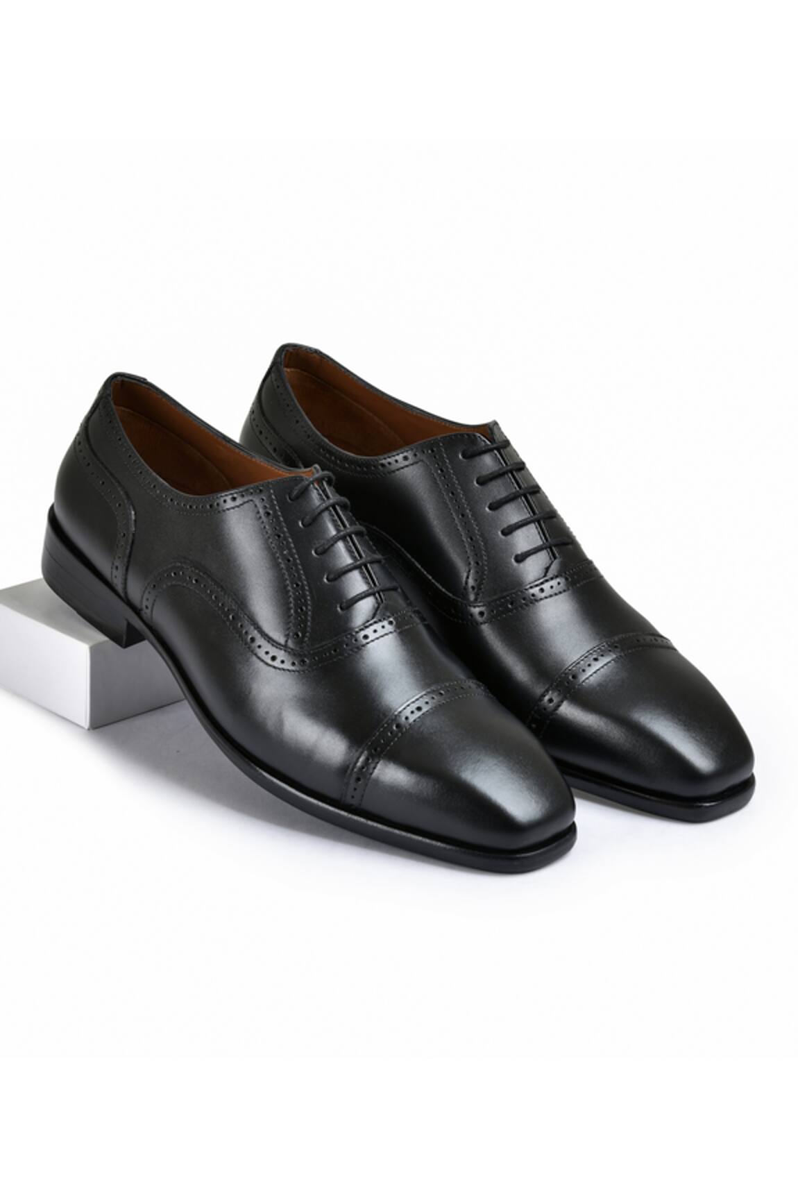 Wednesday Lifestyle Charles Brogue Pattern Oxfords