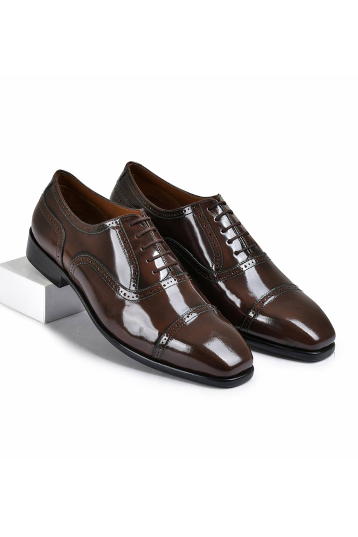 Wednesday Lifestyle Brown Brogue Oxfords in Brushoff Leather