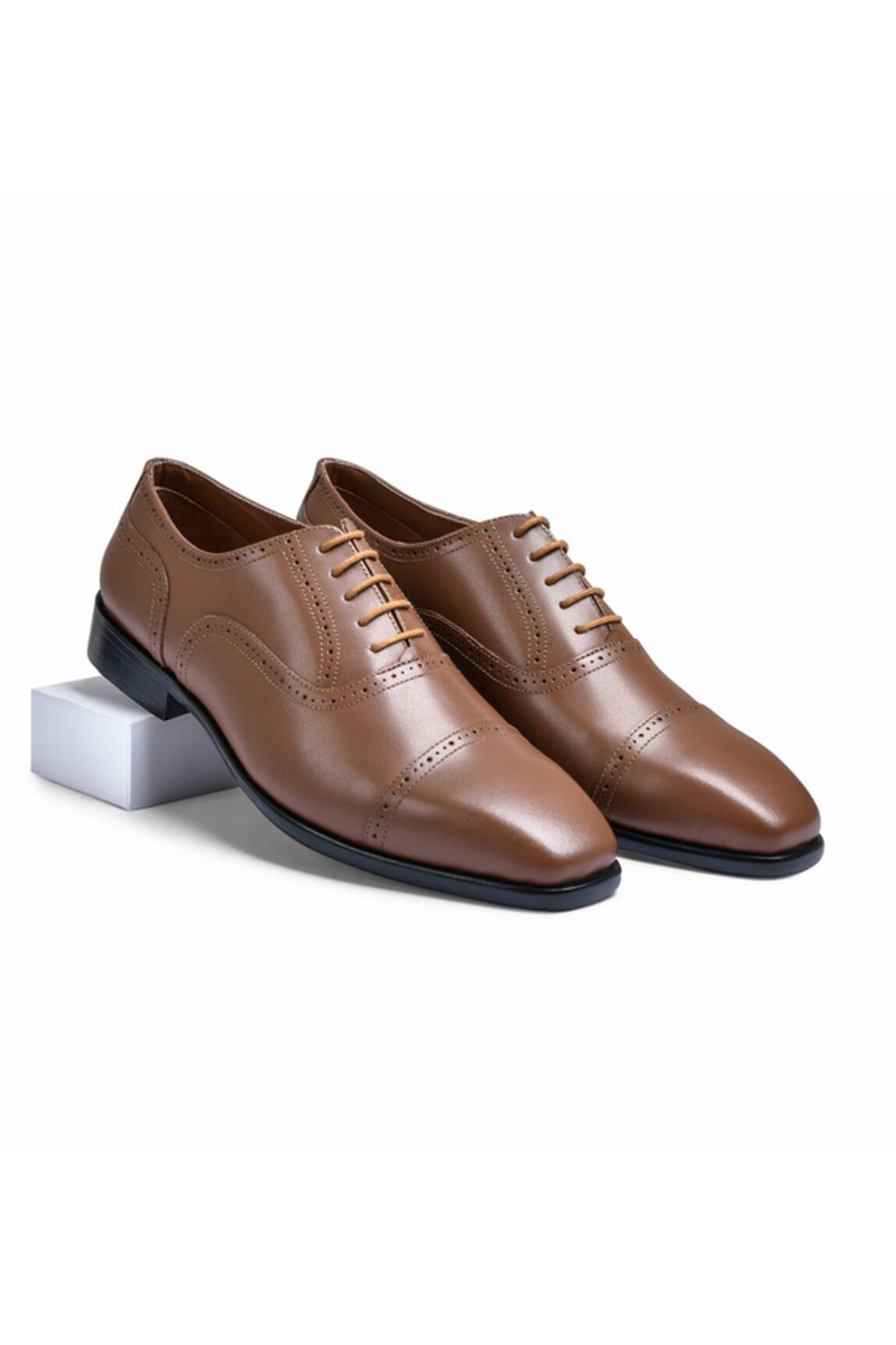 Wednesday Lifestyle Charles Leather Brogue Pattern Oxfords