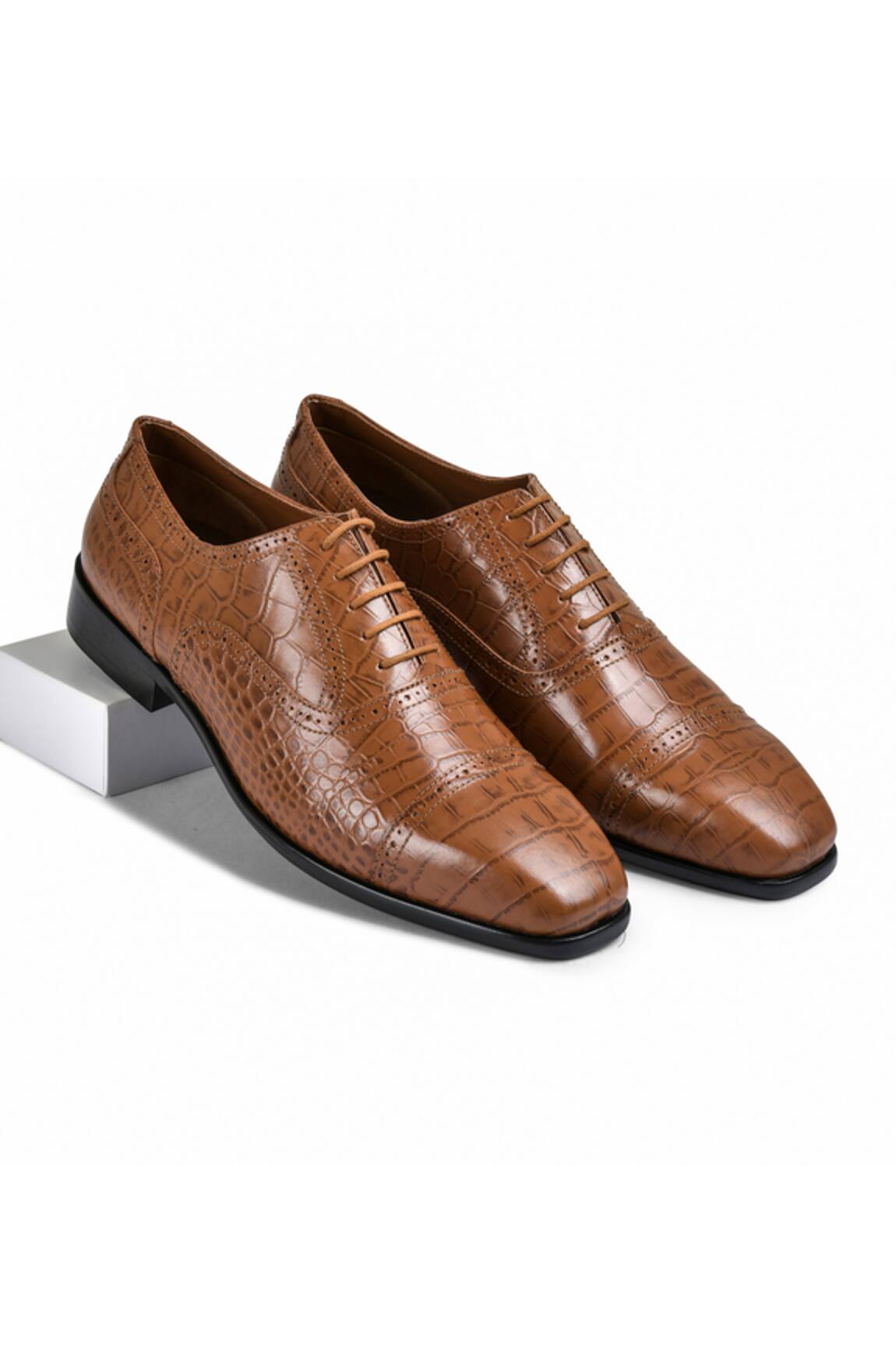 Wednesday Lifestyle Charles Textured Oxford Shoes