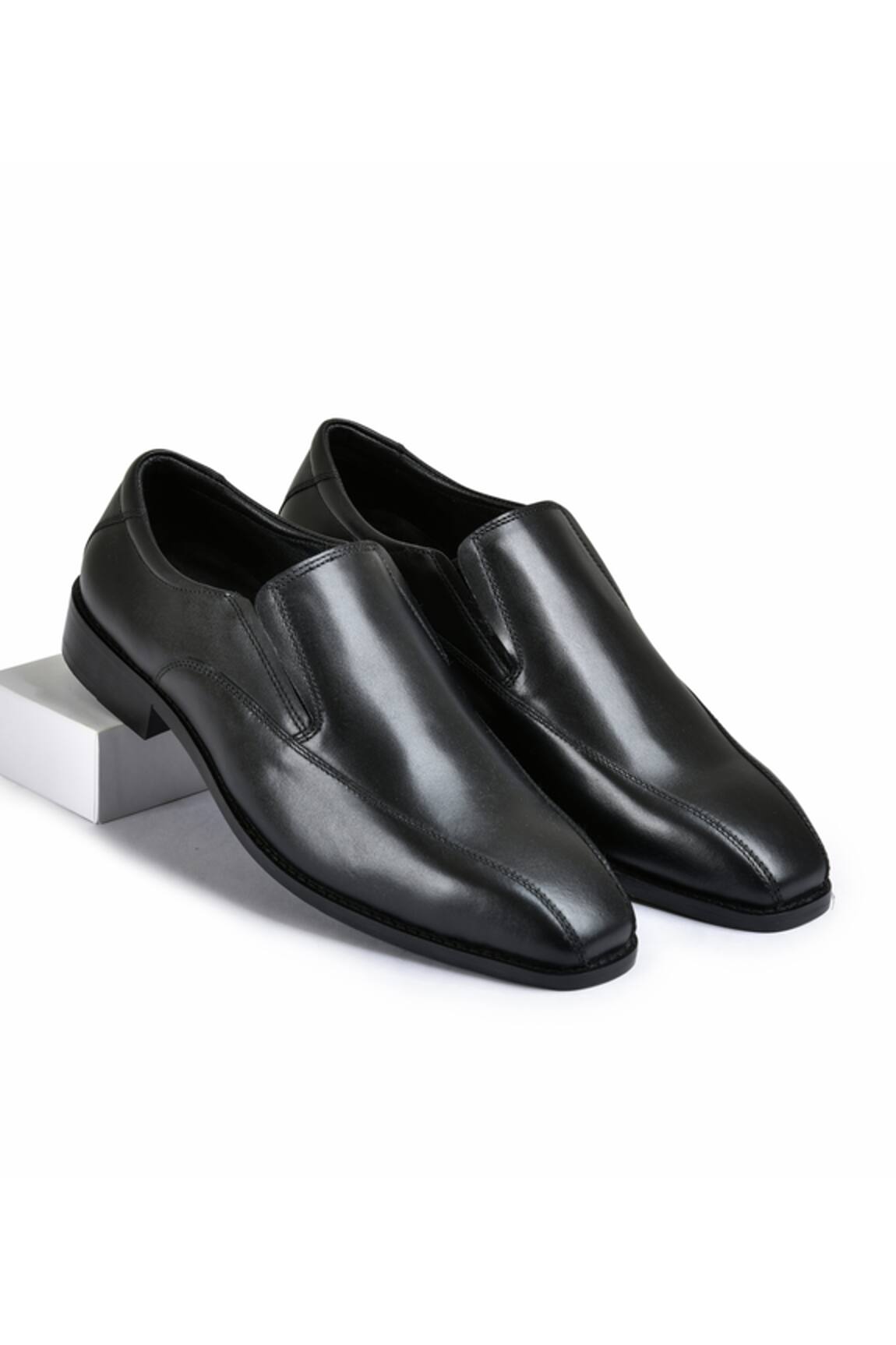 Wednesday Lifestyle Daniel Leather Loafers