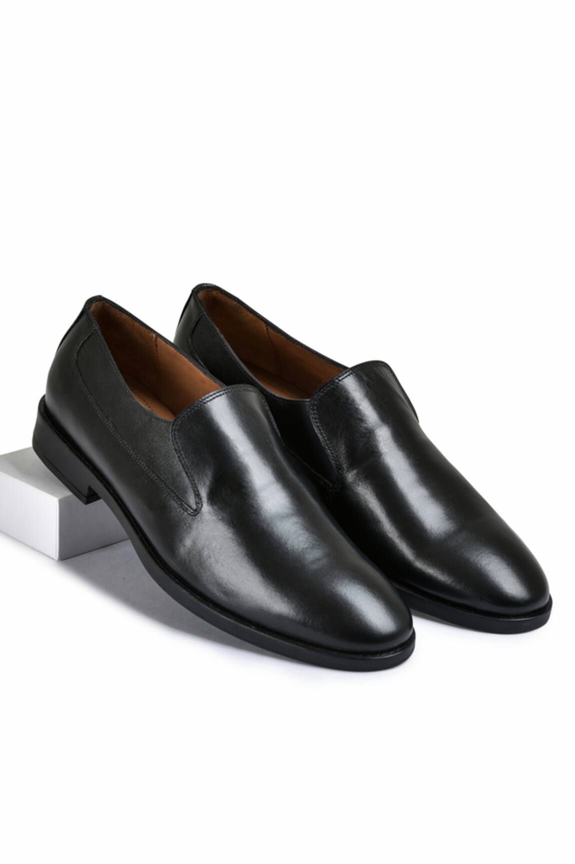 Wednesday Lifestyle Nikola Leather Loafers 