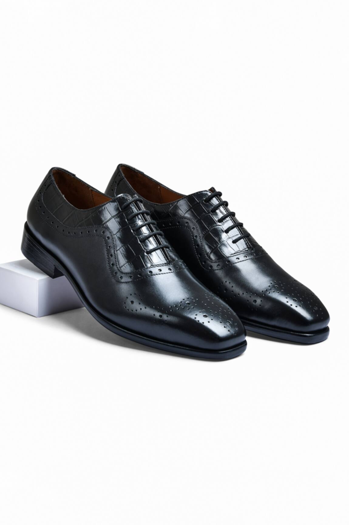 Wednesday Lifestyle Oscar Textured Oxford Shoes 