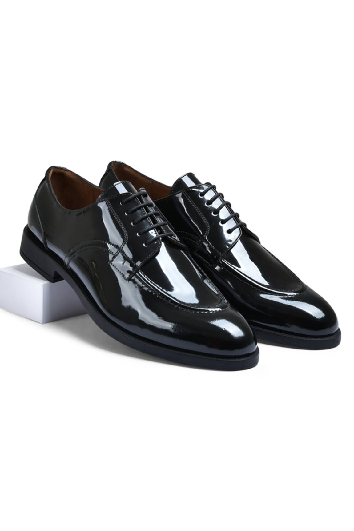 Wednesday Lifestyle Glossy Patent Leather Derby Shoes 