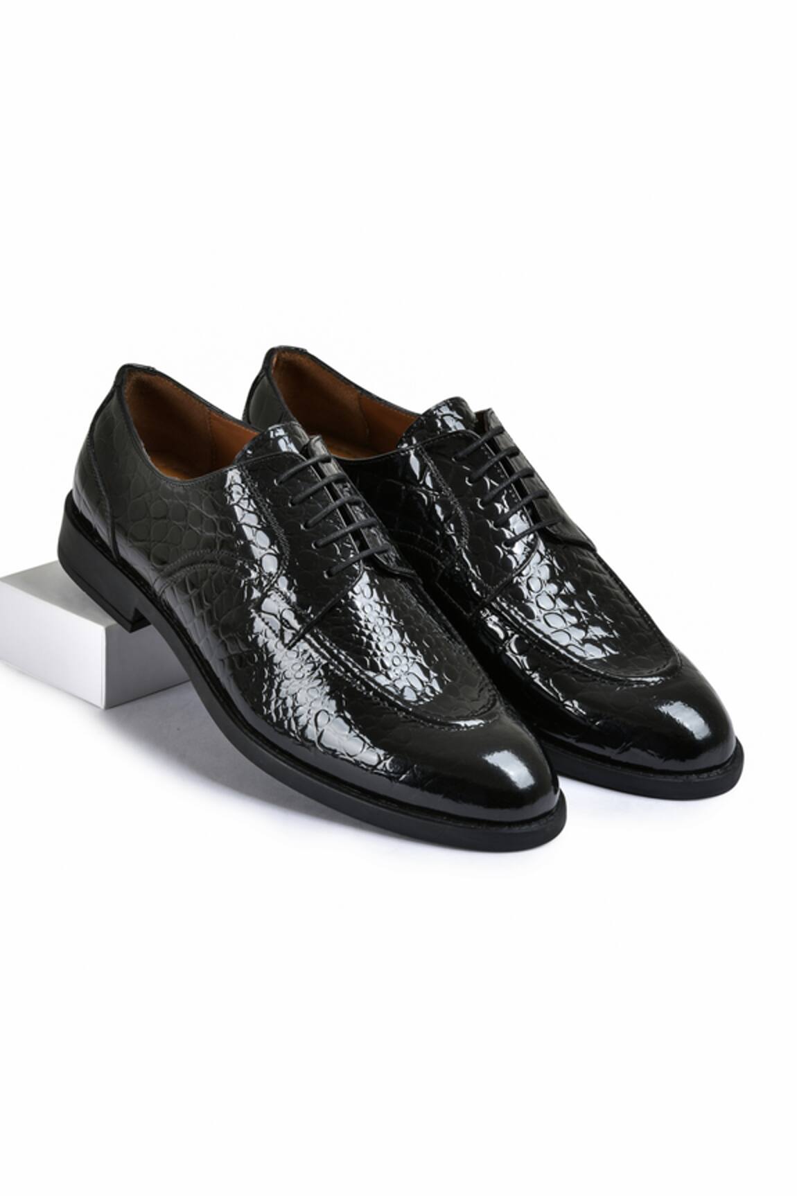 Wednesday Lifestyle Matthew Solid Glossy Finish Derby Shoes 