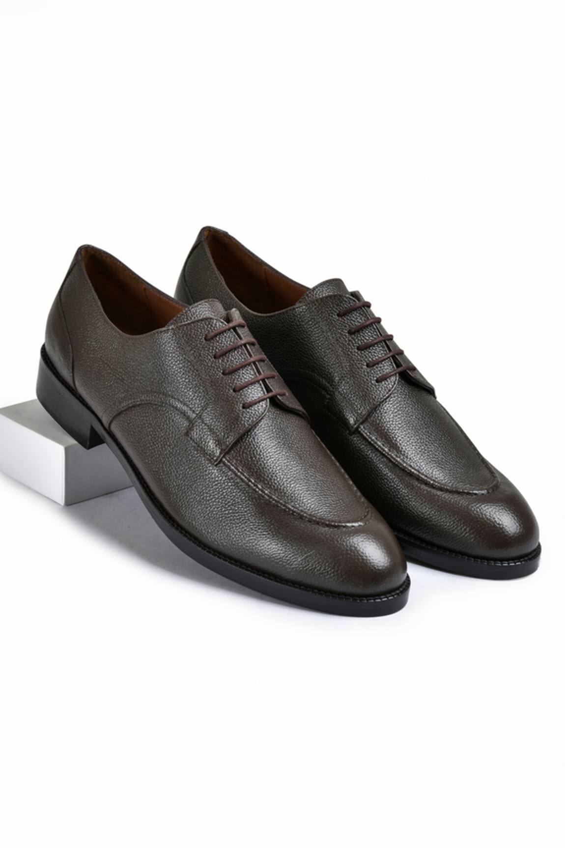 Wednesday Lifestyle Matthew Solid Derby Shoes 