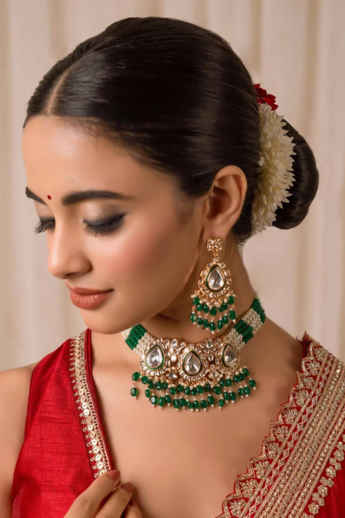 Anana Kanika Kundan Studded Choker Set 