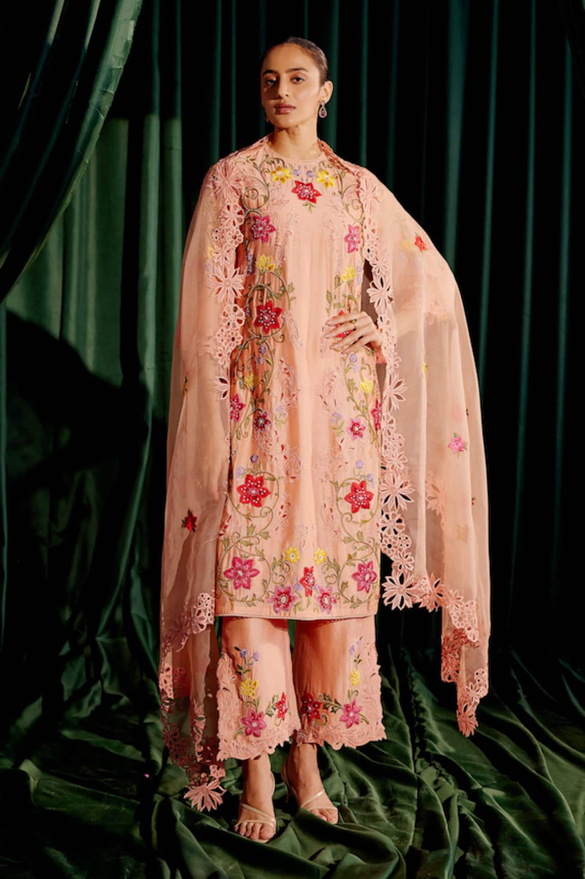 Chandrima Floral Thread & Cutwork Embroidered Dupatta