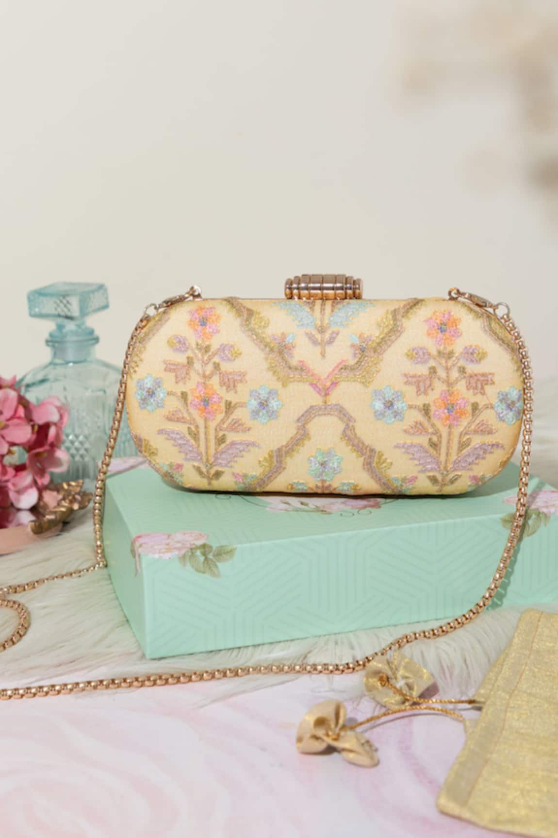 AMYRA Avira Floral Embroidered Clutch 