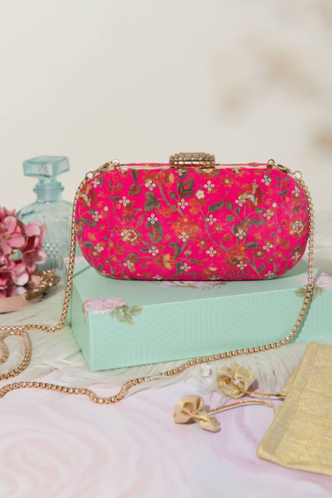 AMYRA Eva Floral Print Clutch 
