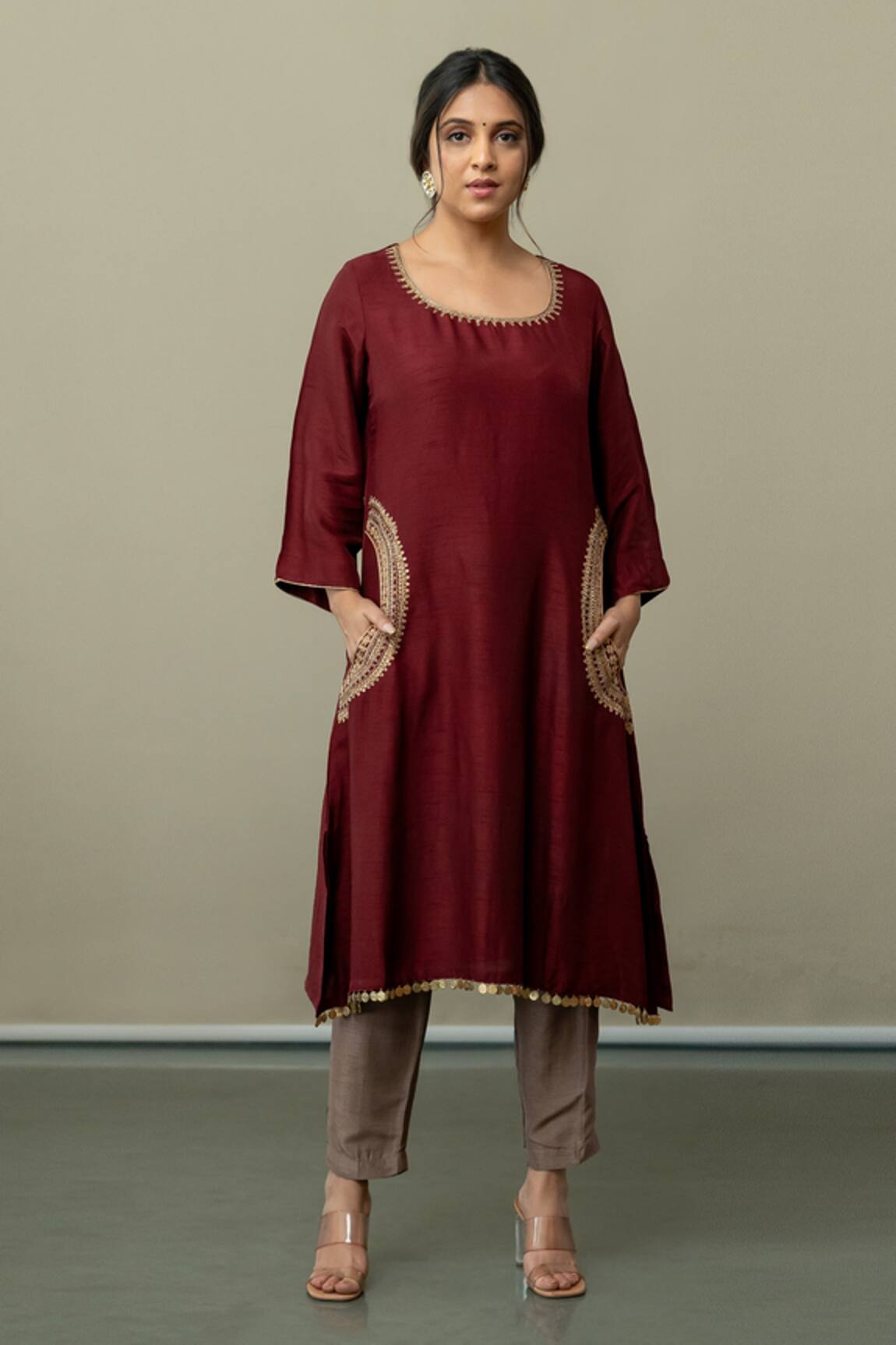 World of Sugandh Serenity Aari Sequin Side Pocket Work Kurta With Pant