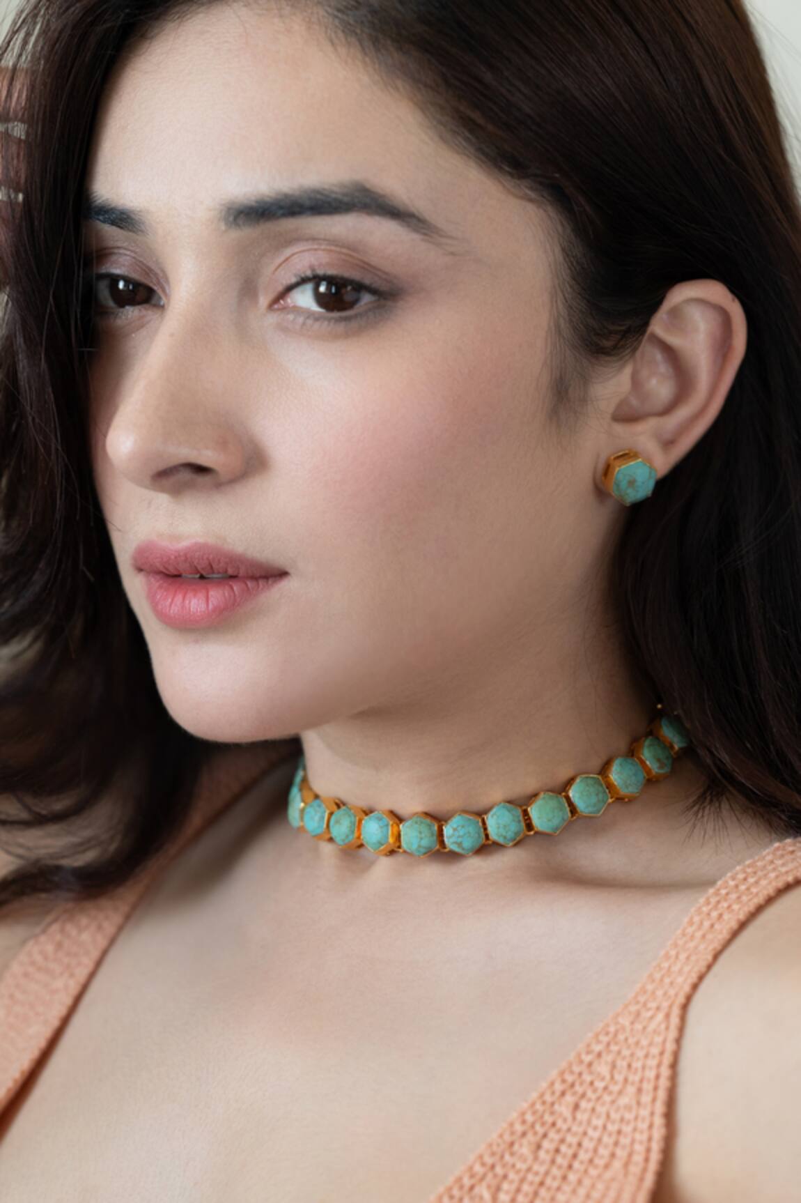 Do Taara Firoza Stone Embellished Choker Set 