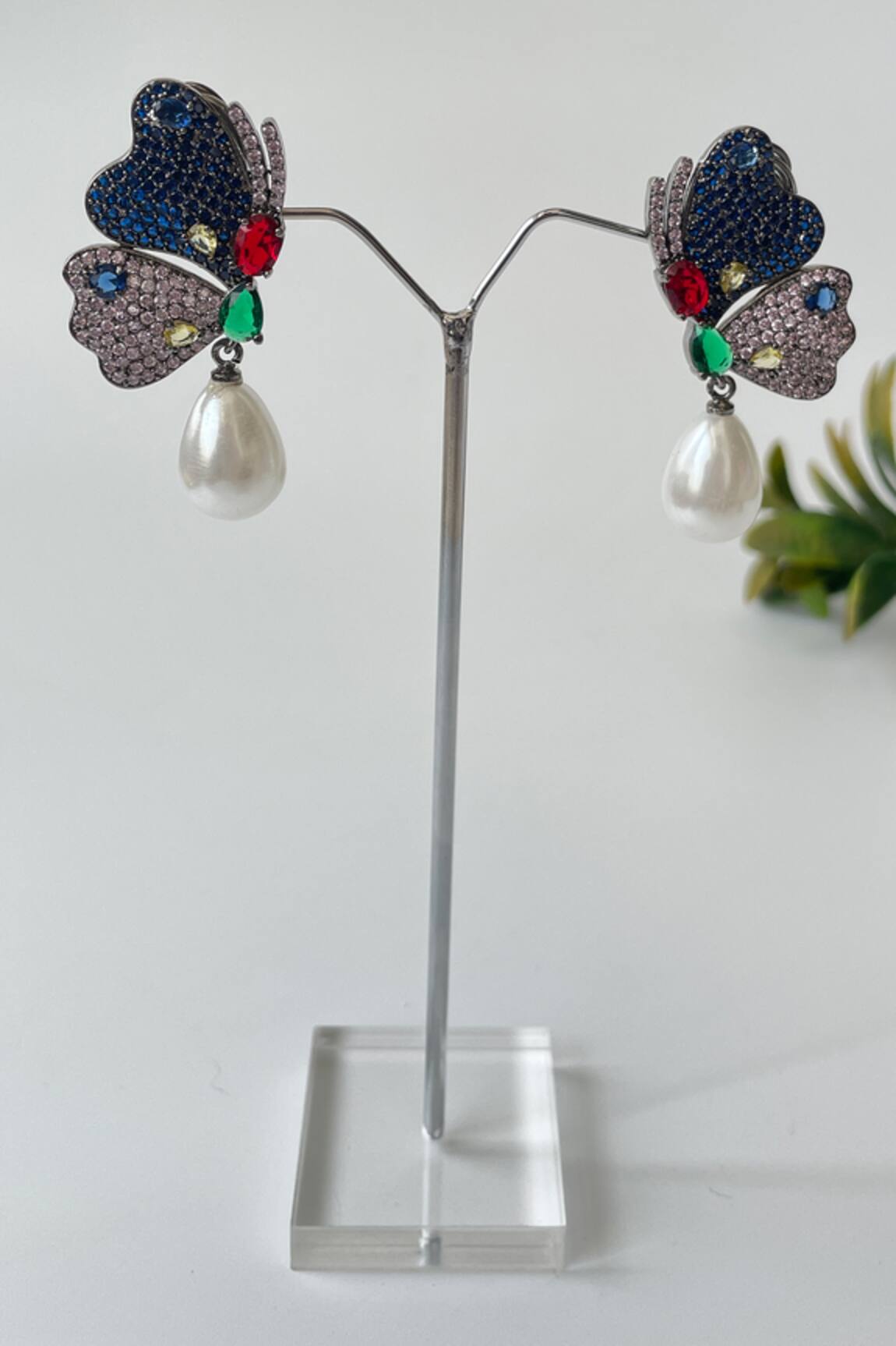 Studio6 Jewels Zircon Studded Pearl Drop Earrings